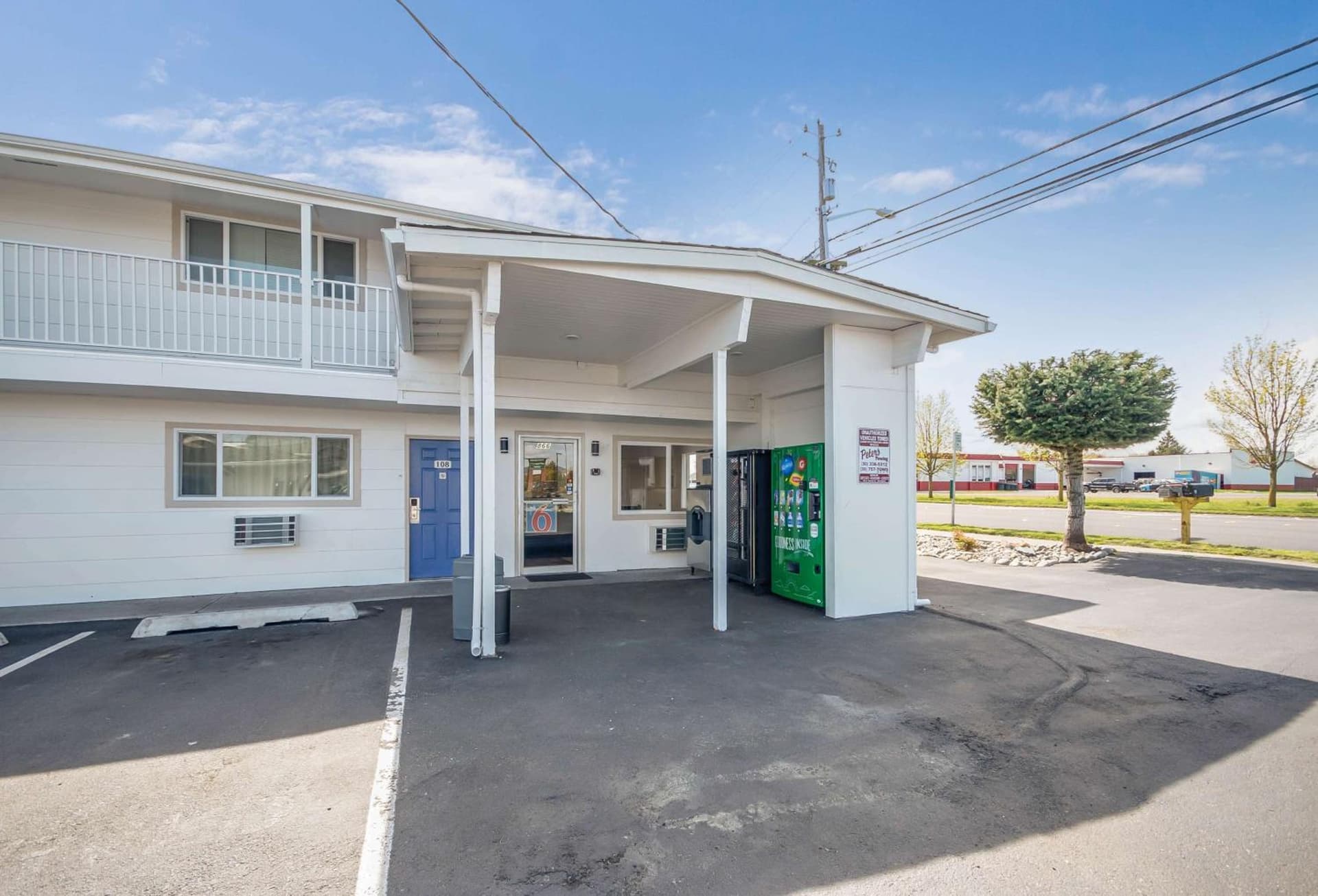 Motel 6-Burlington, WA interior in Burlington, WA — gallery photo 2