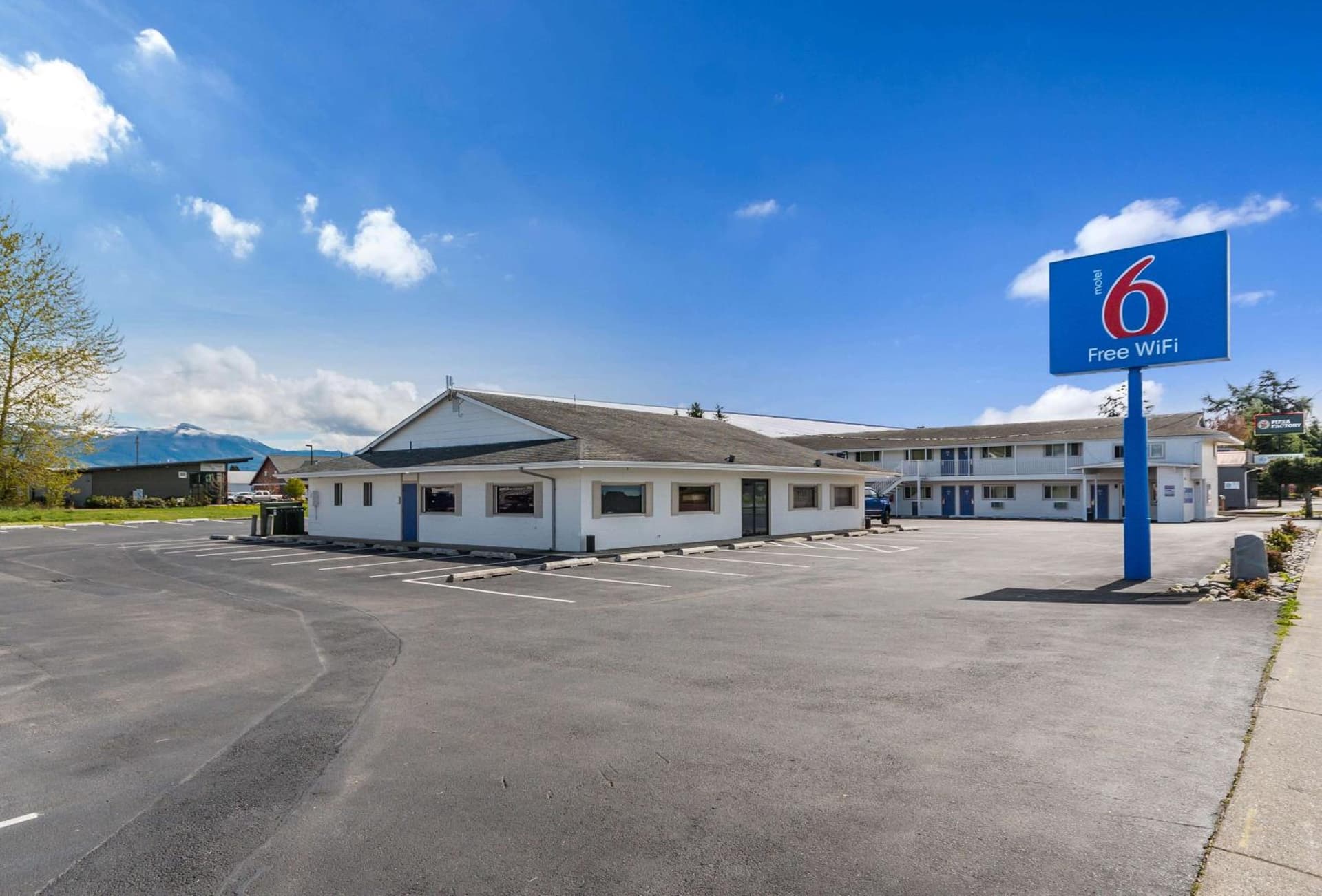 Motel 6-Burlington, WA featured exterior or lobby in Burlington, WA — similar hotel
