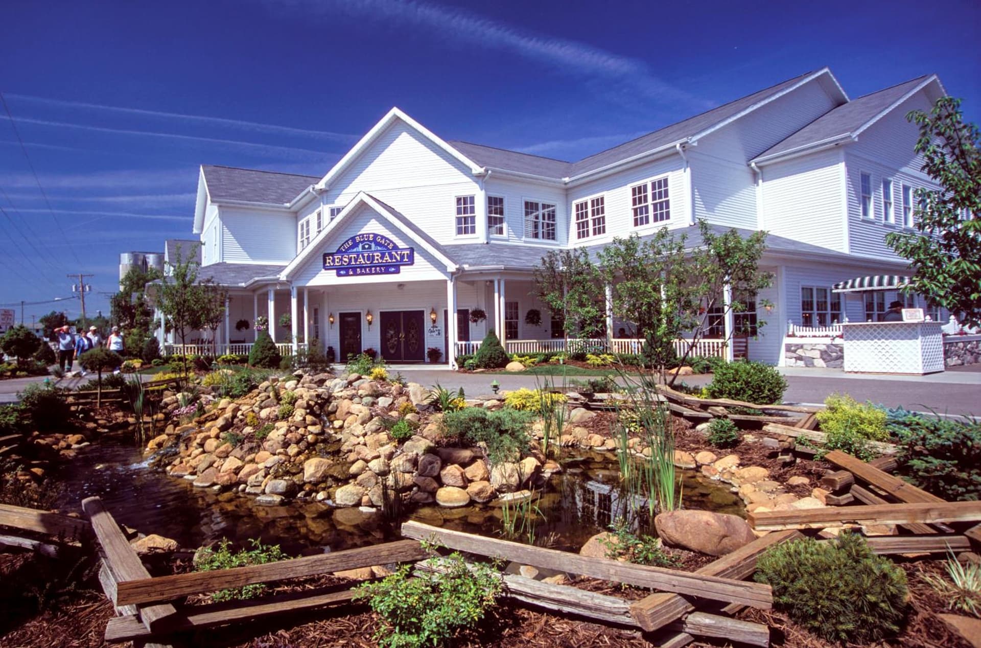 Blue Gate Garden Inn interior in Shipshewana, IN — gallery photo 2