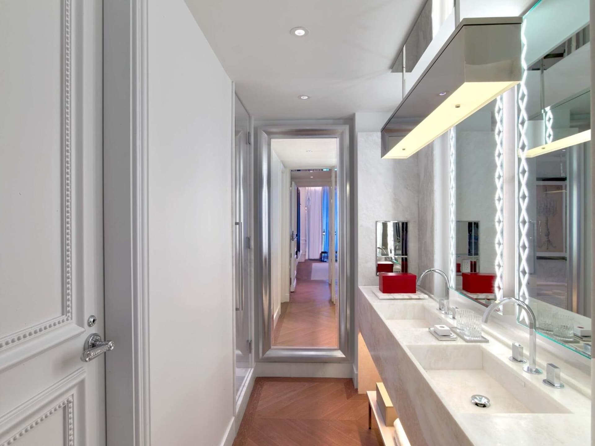 Baccarat Hotel and Residences New York gallery photo in New York, NY — image 12