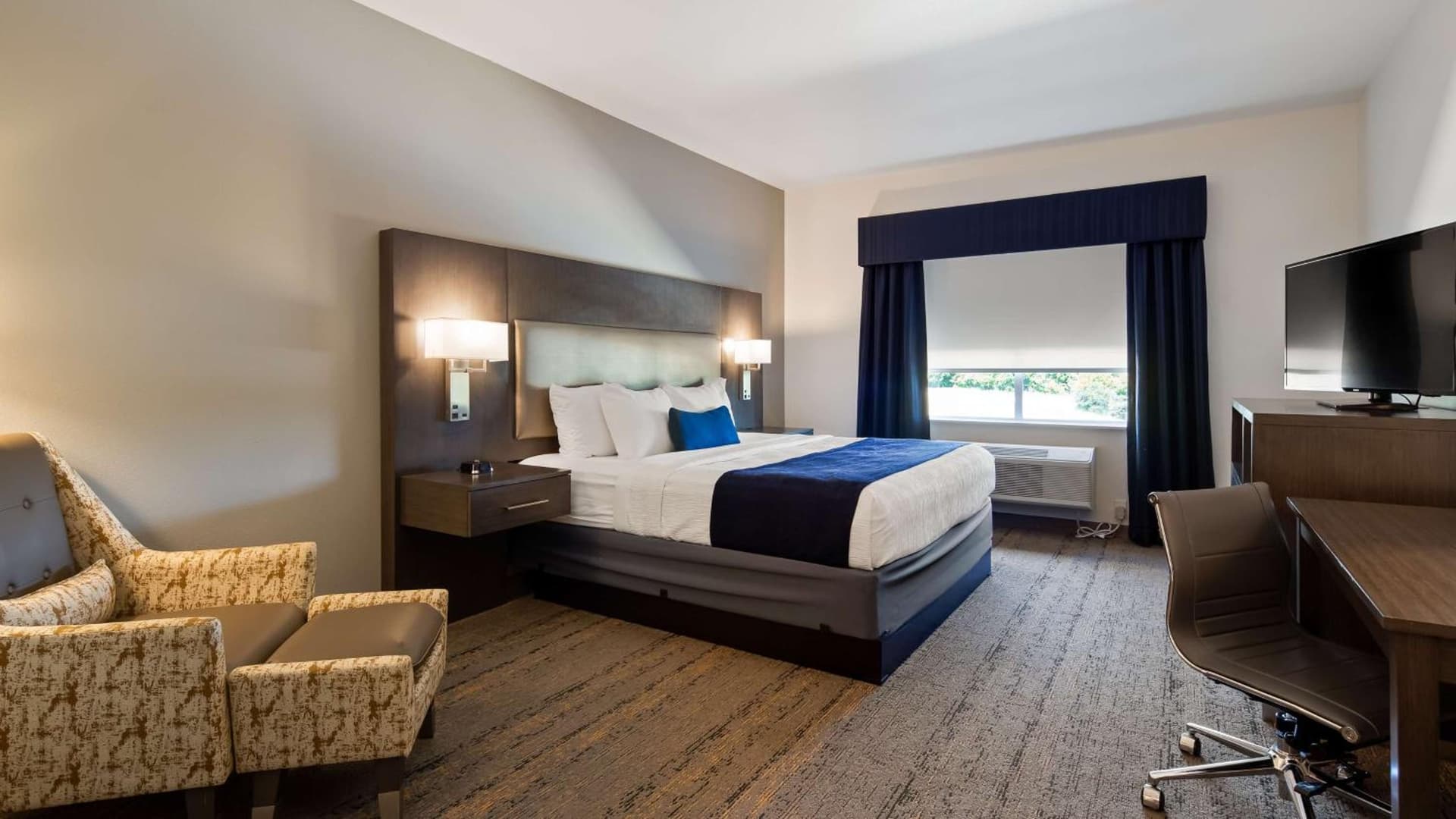 Best Western Plus Roland Inn & Suites property views in San Antonio, TX — gallery photo 3