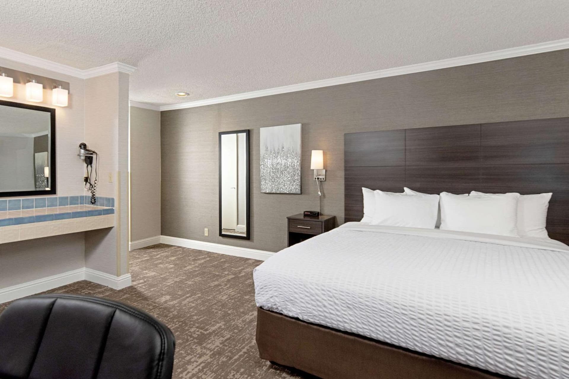 Clarion Inn Silicon Valley interior in San Jose, CA — gallery photo 2
