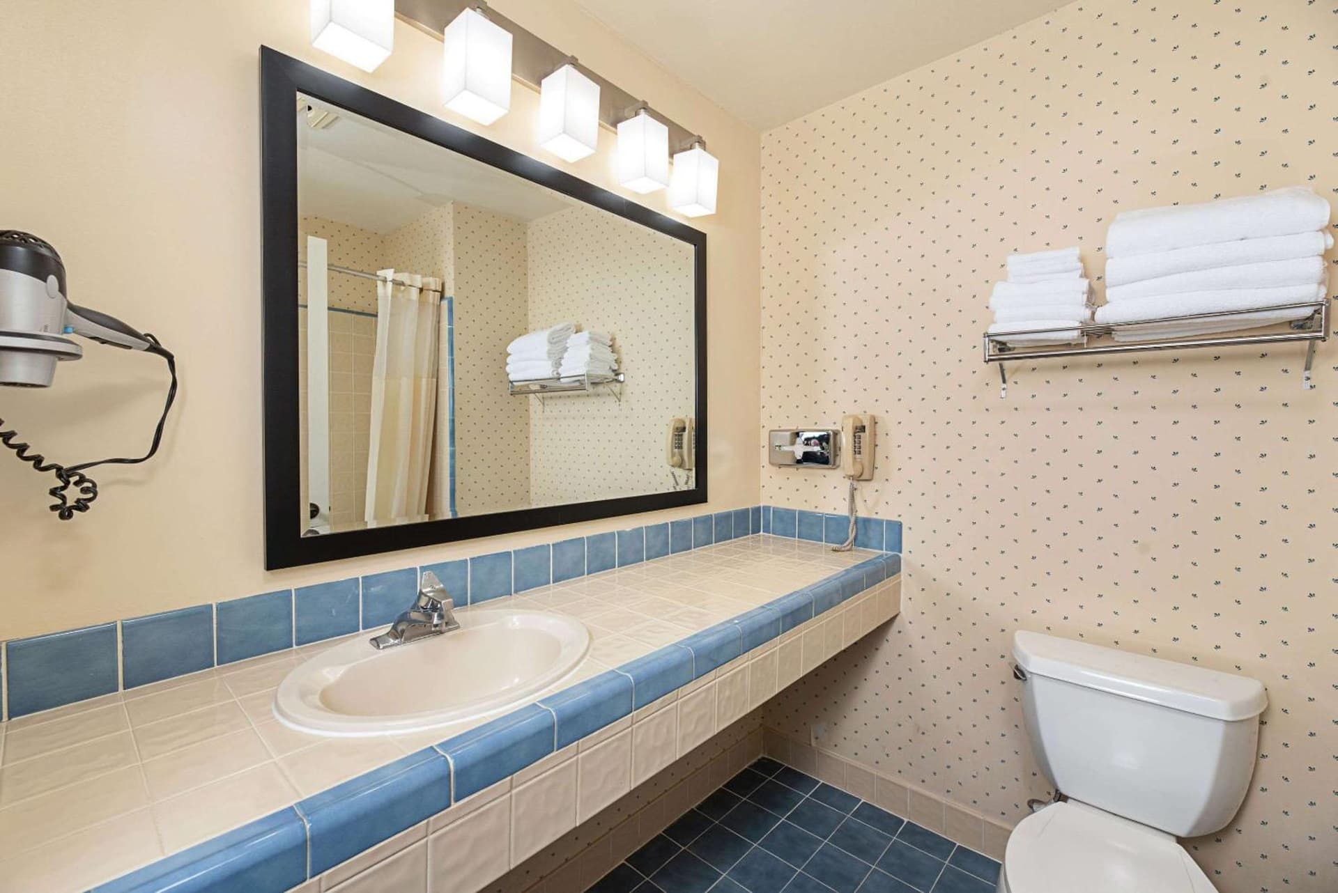 Clarion Inn Silicon Valley gallery photo in San Jose, CA — image 24