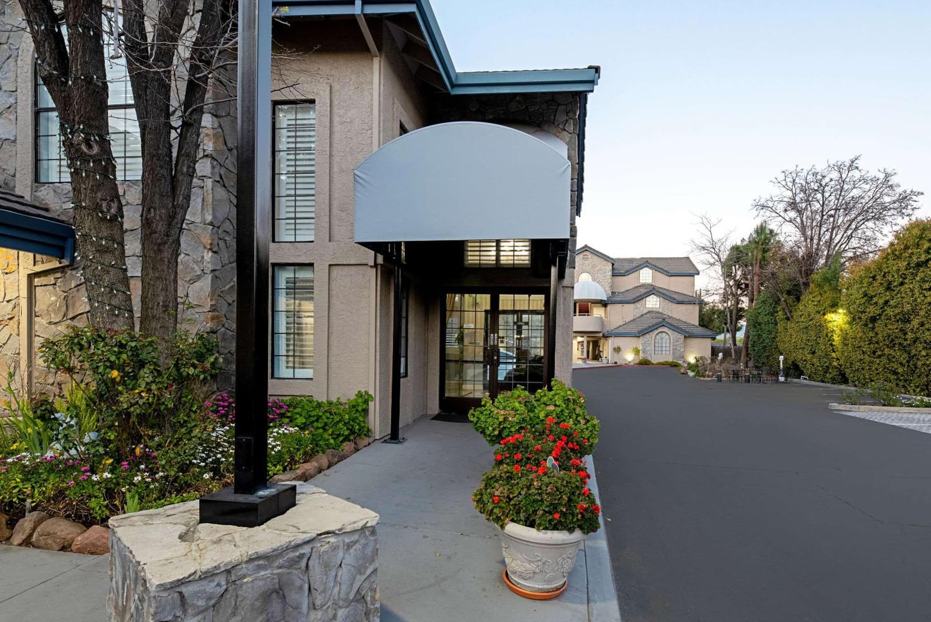 Clarion Inn Silicon Valley interior in San Jose, CA — gallery photo 2