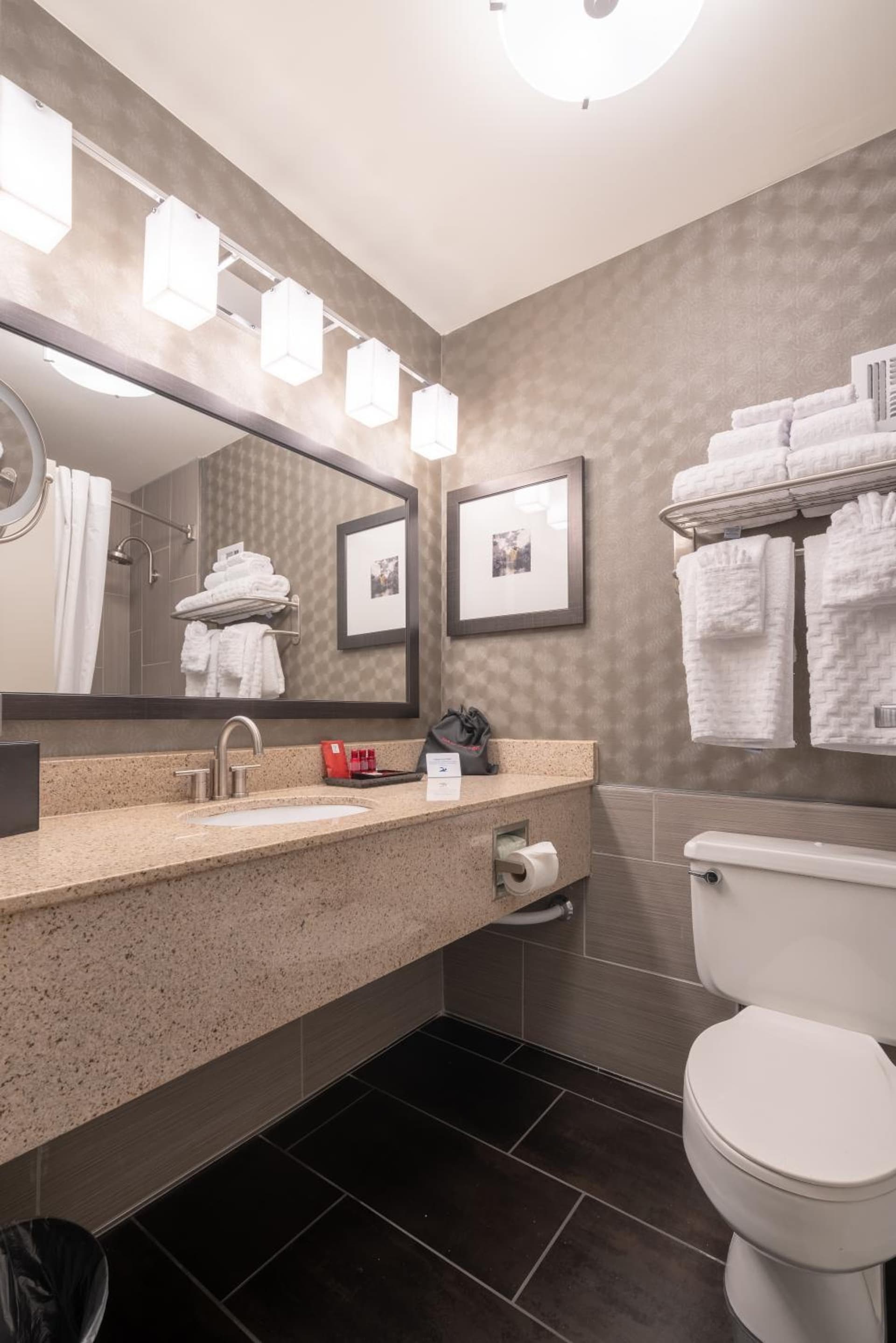 Cottonwood Airport & Expo Hotel Louisville gallery photo in Louisville, KY — image 55
