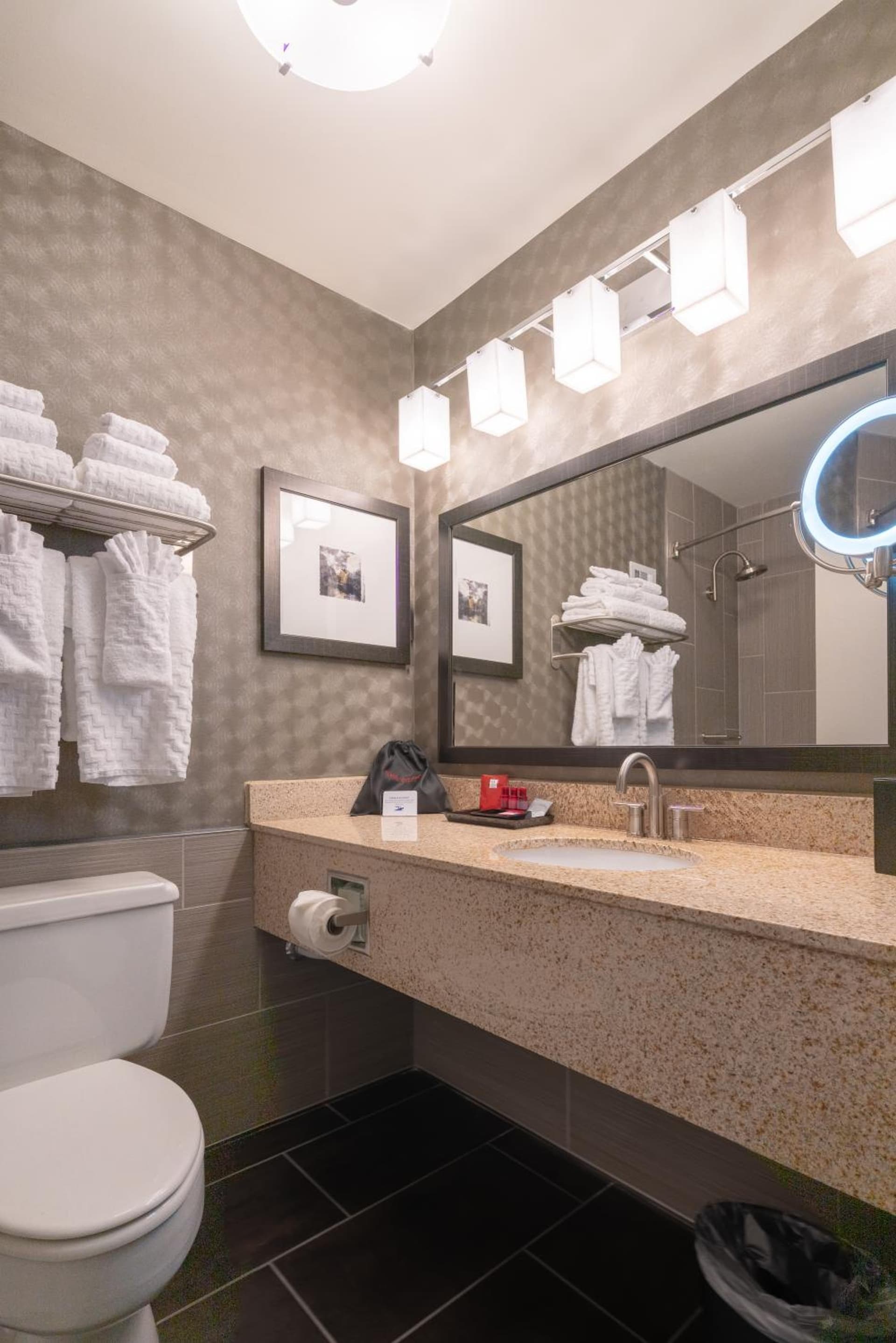 Cottonwood Airport & Expo Hotel Louisville gallery photo in Louisville, KY — image 9