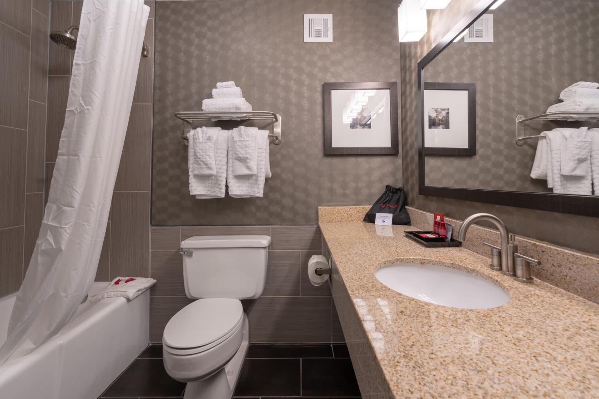 Cottonwood Airport & Expo Hotel Louisville gallery photo in Louisville, KY — image 57