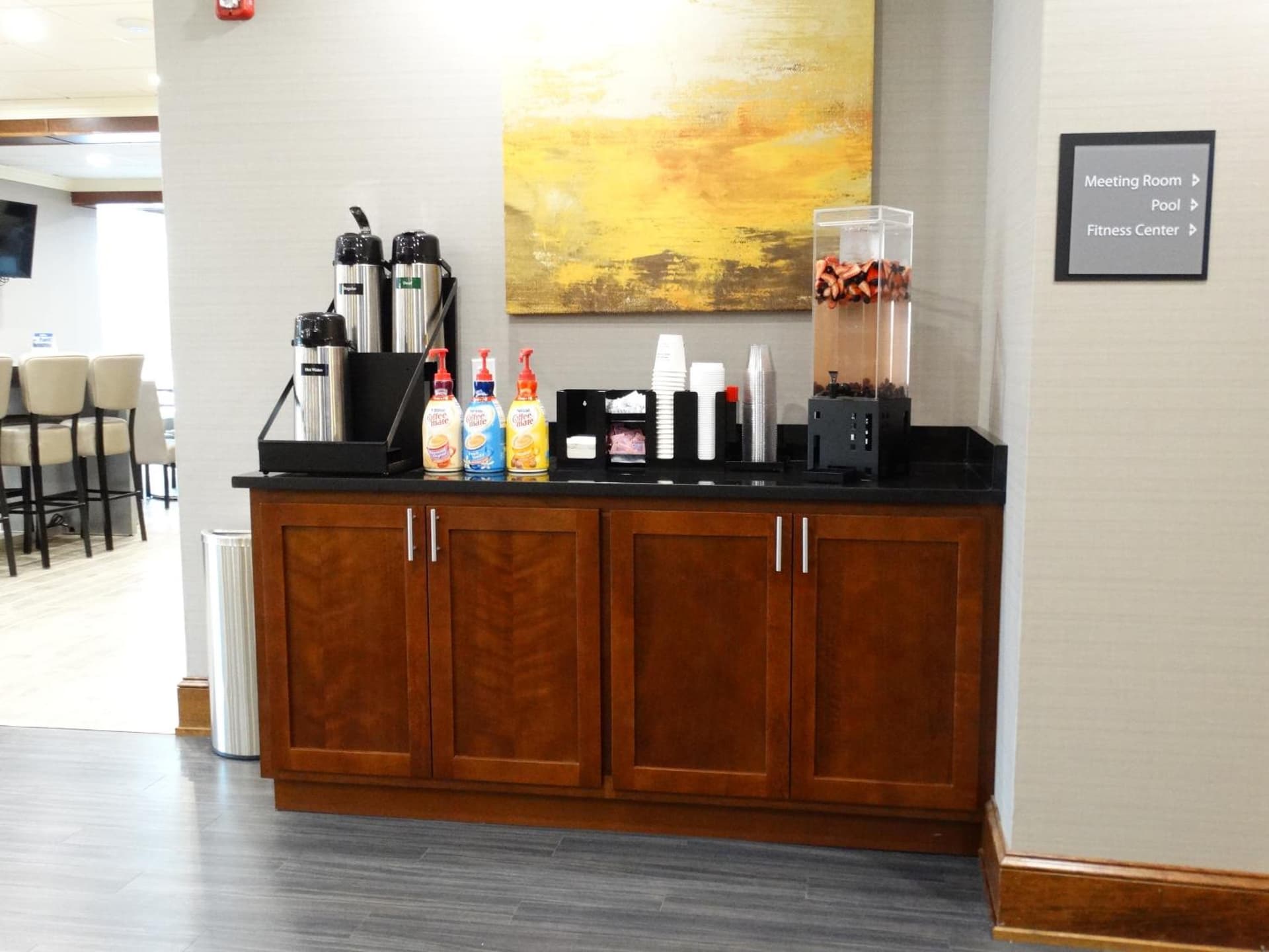 Cottonwood Airport & Expo Hotel Louisville property views in Louisville, KY — gallery photo 3