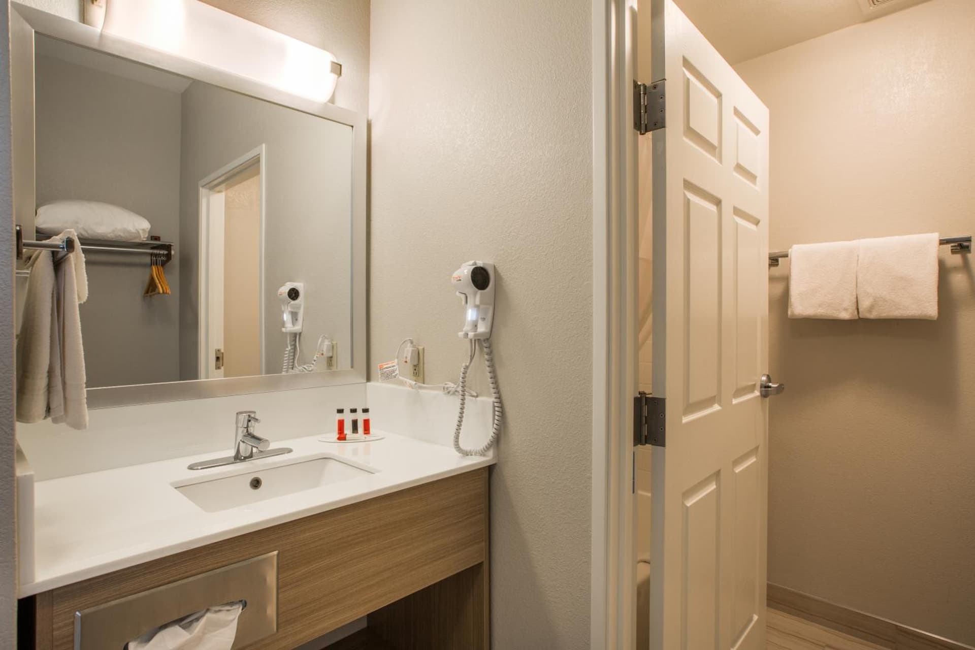 Baymont by Wyndham Albuquerque Airport gallery photo in Albuquerque, NM — image 51