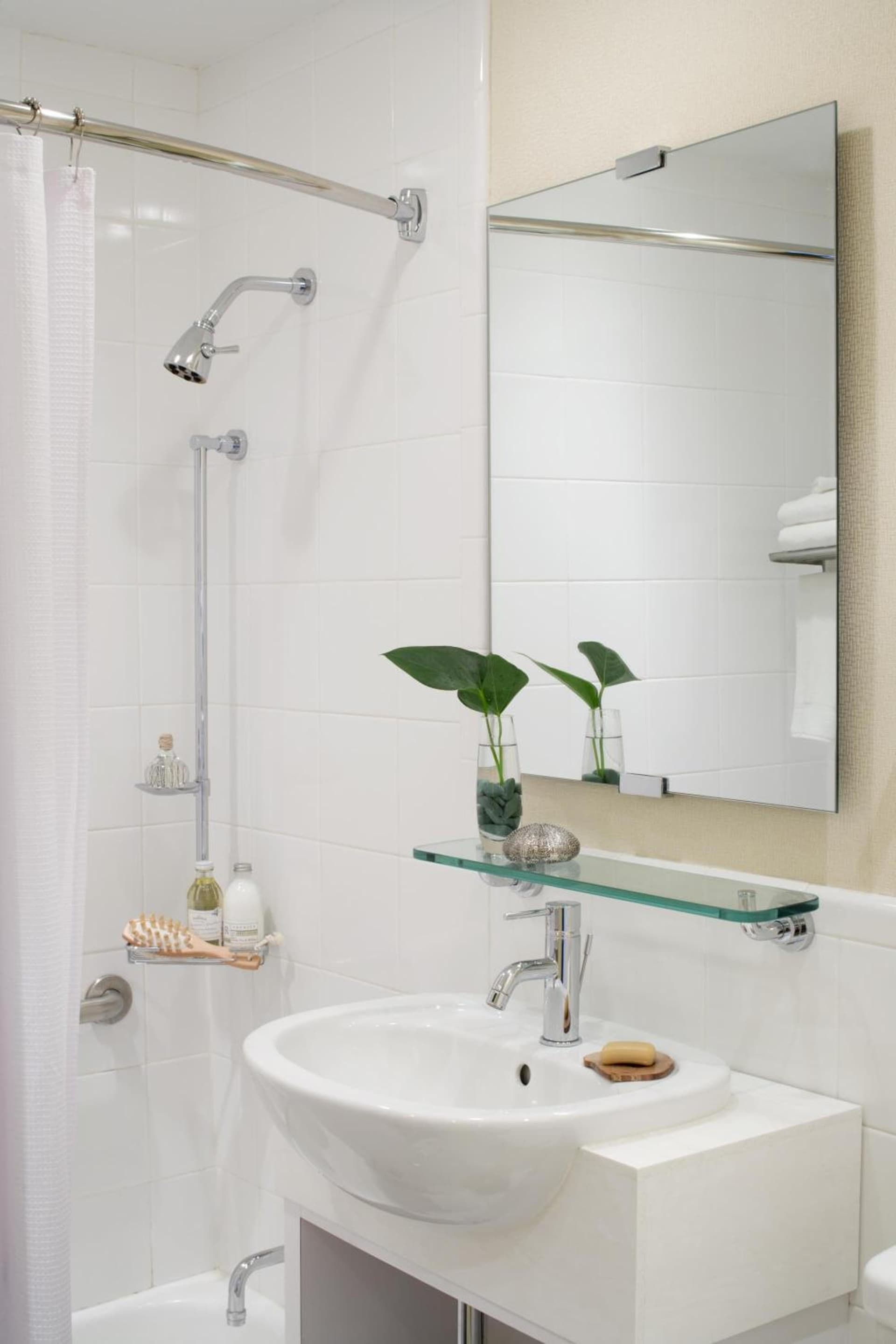 The Gardens Sonesta ES Suites New York gallery photo in New York, NY — image 21