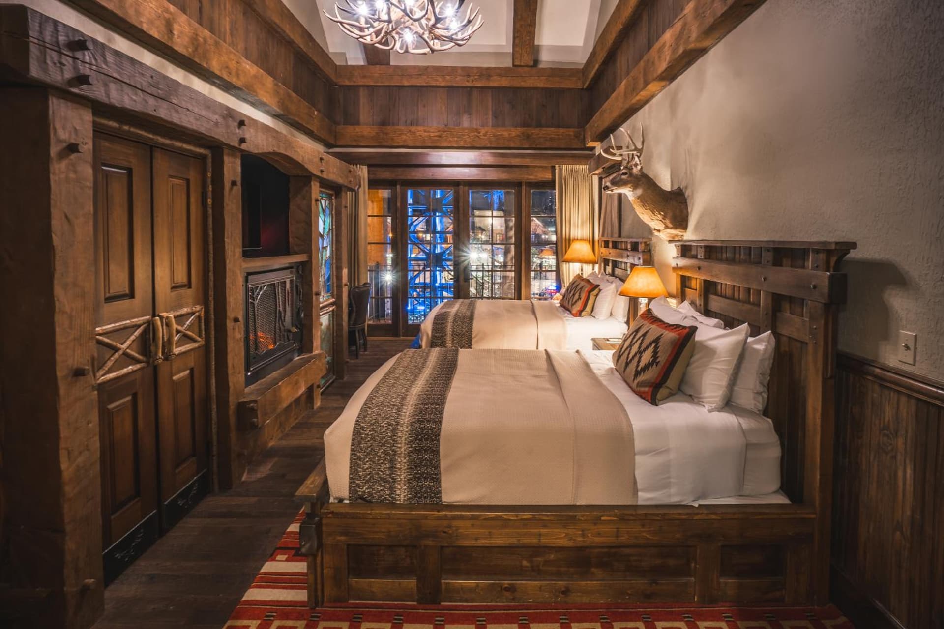 Big Cypress Lodge interior in Memphis, TN — gallery photo 2