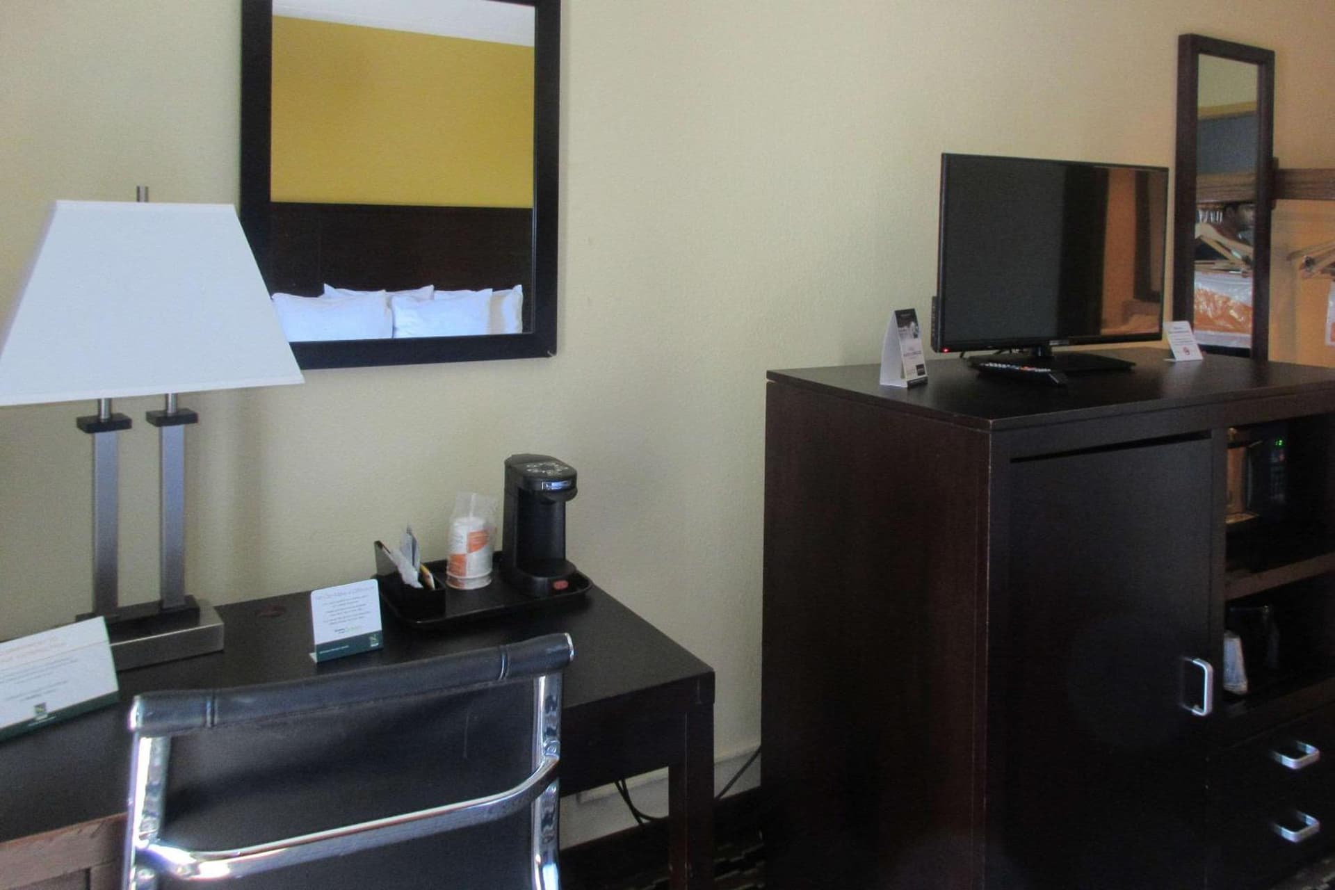 Quality Inn & Suites property views in Cincinnati, OH — gallery photo 3