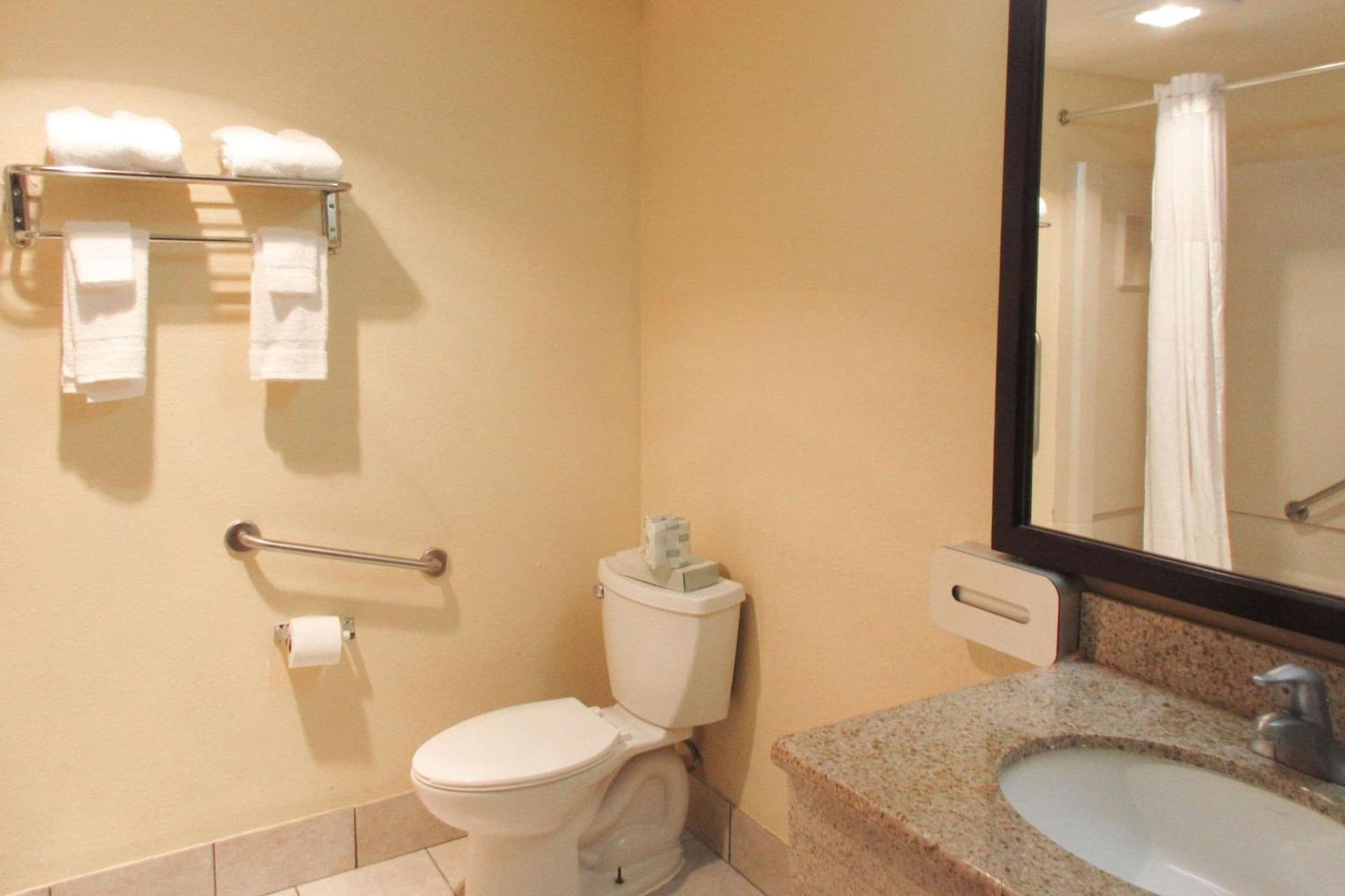 Quality Inn & Suites gallery photo in Cincinnati, OH — image 7