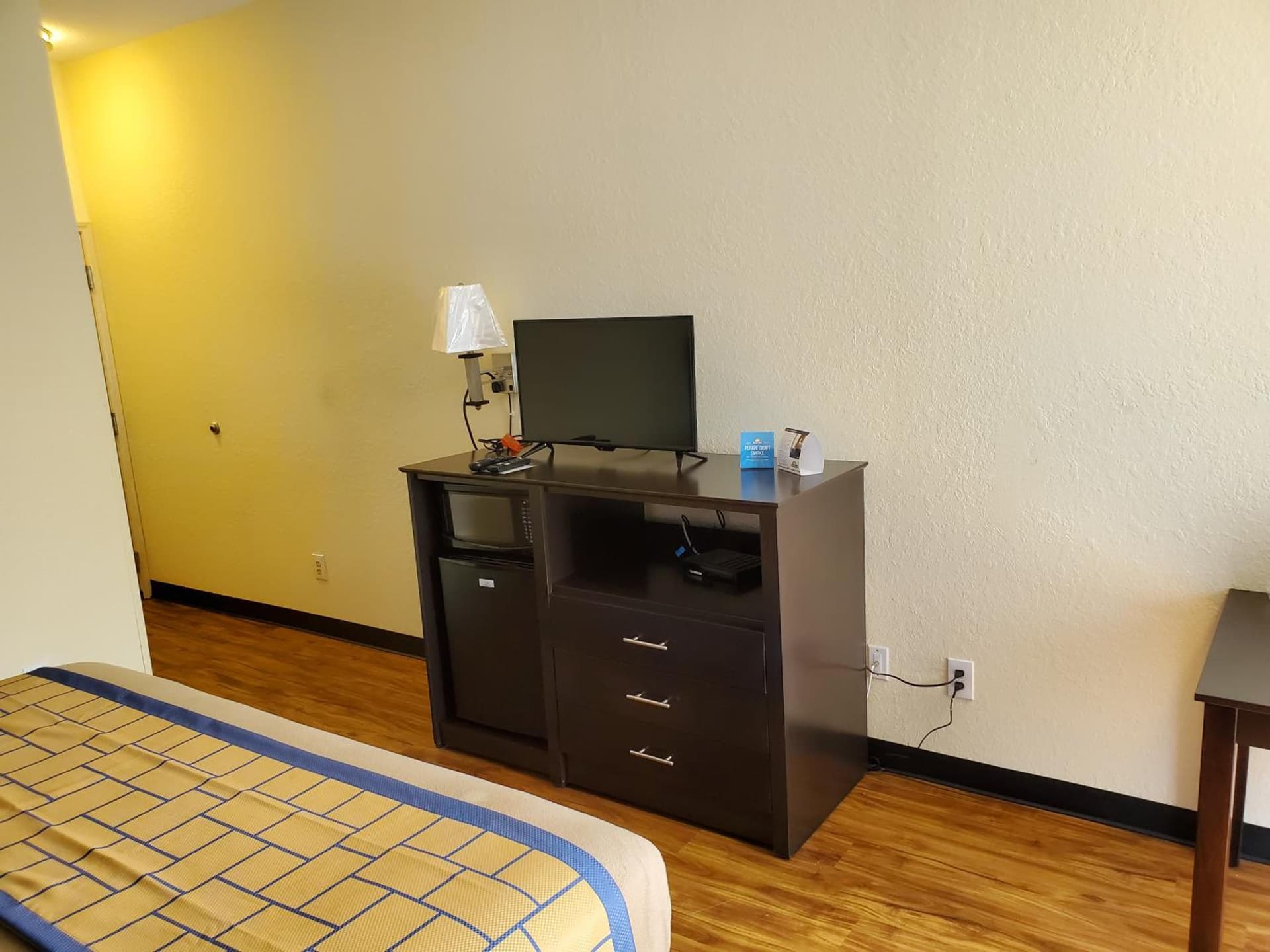 Days Inn by Wyndham Macon I-75 North interior in Macon, GA — gallery photo 2