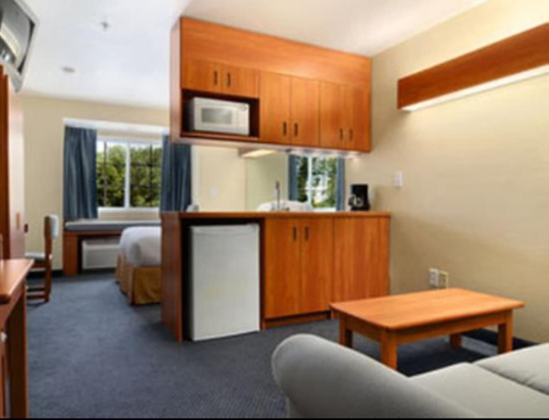Microtel Inn & Suites by Wyndham Huntsville gallery photo in Huntsville, AL — image 25