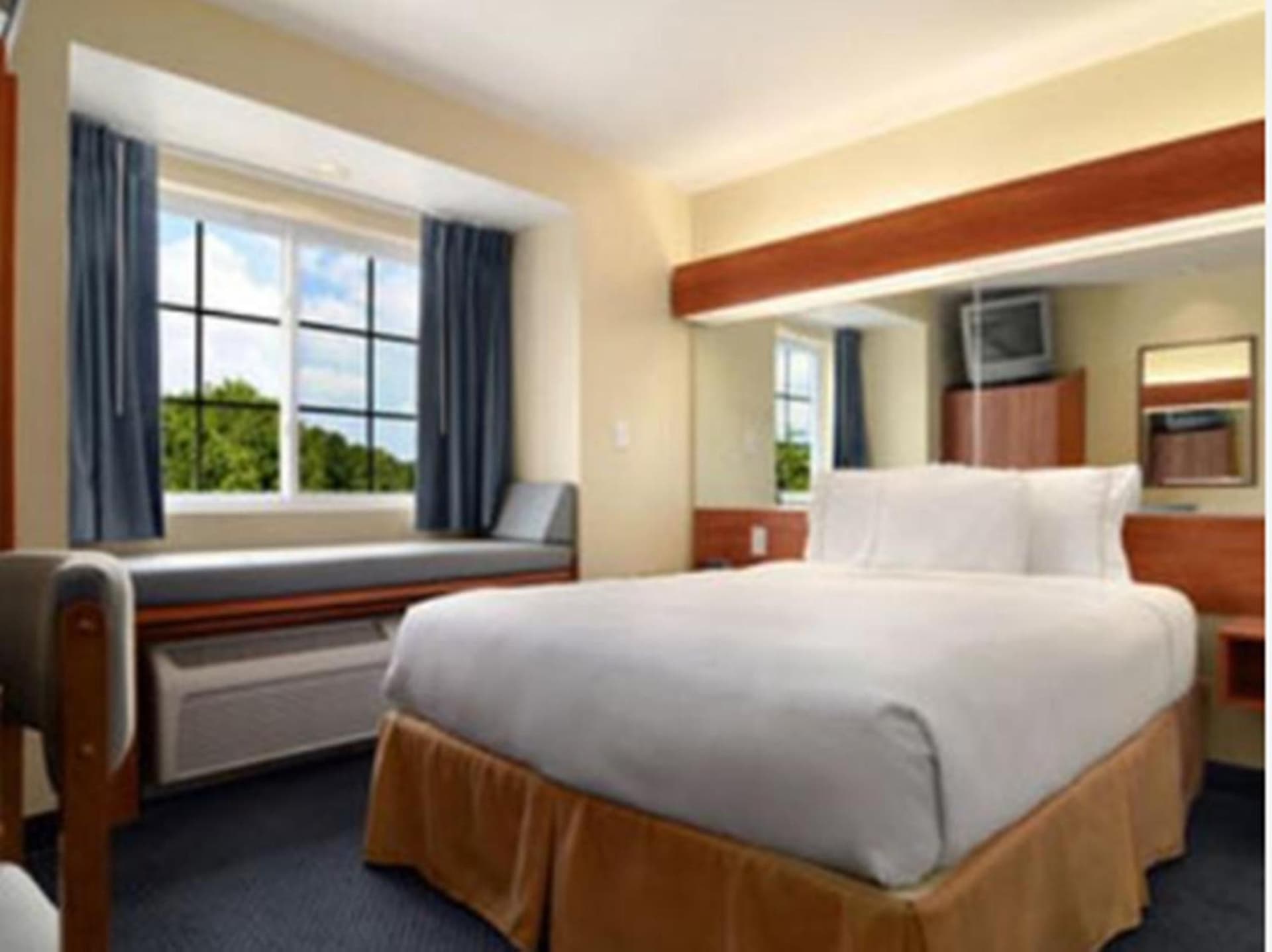Microtel Inn & Suites by Wyndham Huntsville property views in Huntsville, AL — gallery photo 3
