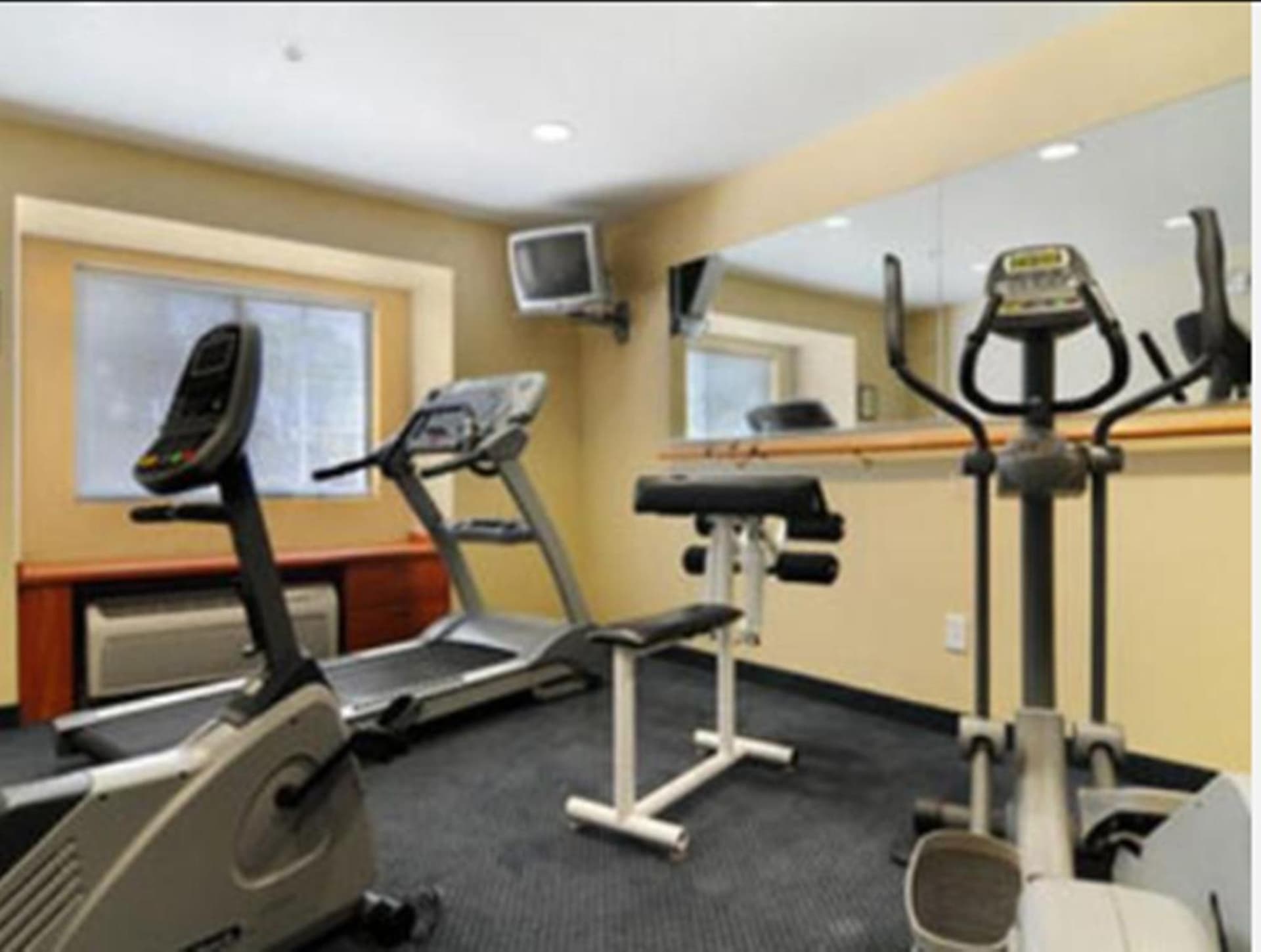 Microtel Inn & Suites by Wyndham Huntsville gallery photo in Huntsville, AL — image 5