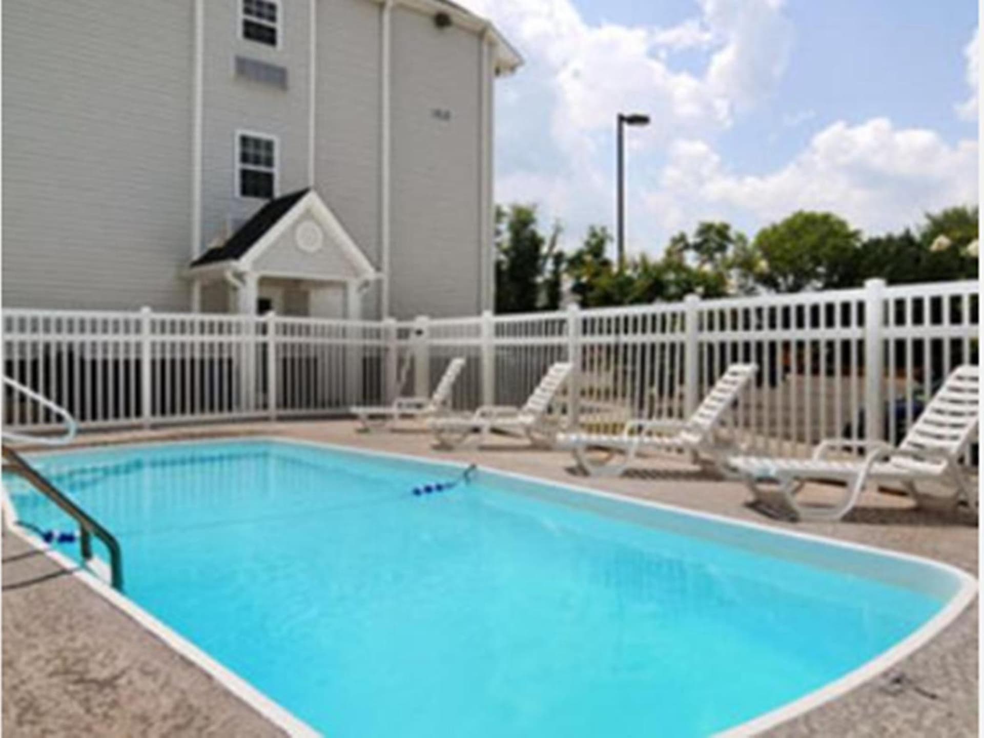 Microtel Inn & Suites by Wyndham Huntsville gallery photo in Huntsville, AL — image 14