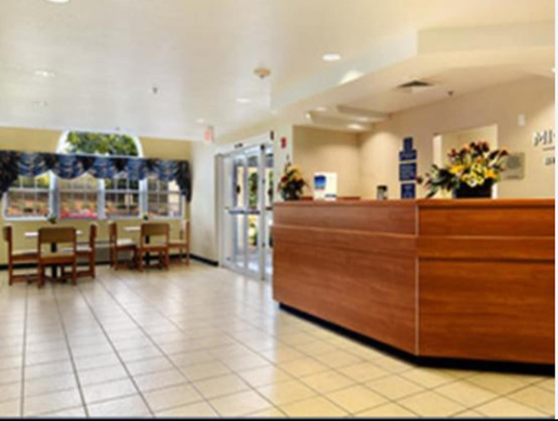 Microtel Inn & Suites by Wyndham Huntsville gallery photo in Huntsville, AL — image 4