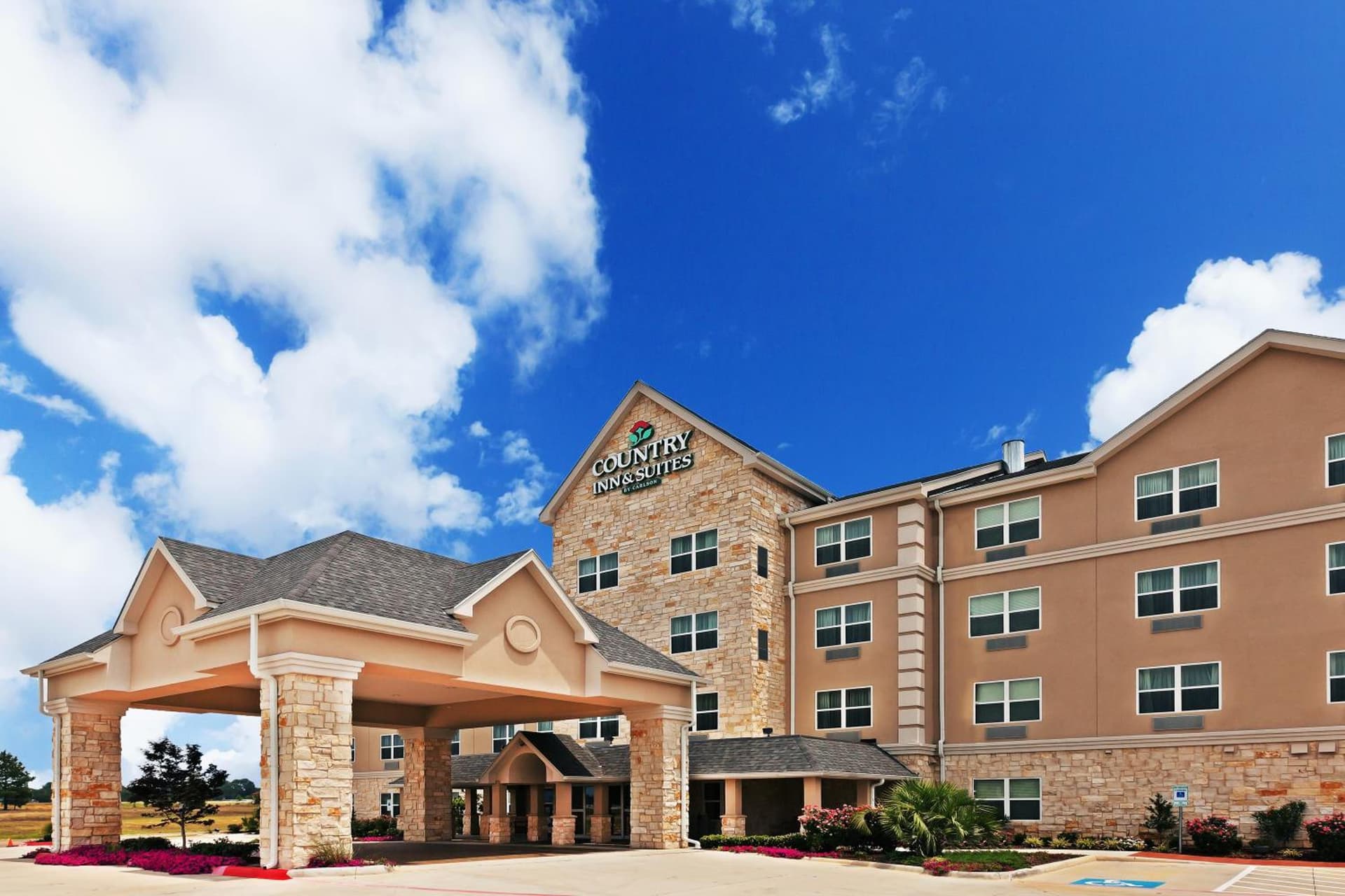 Country Inn & Suites by Radisson, Texarkana, TX featured exterior or lobby in Texarkana - Texas, TX — similar hotel