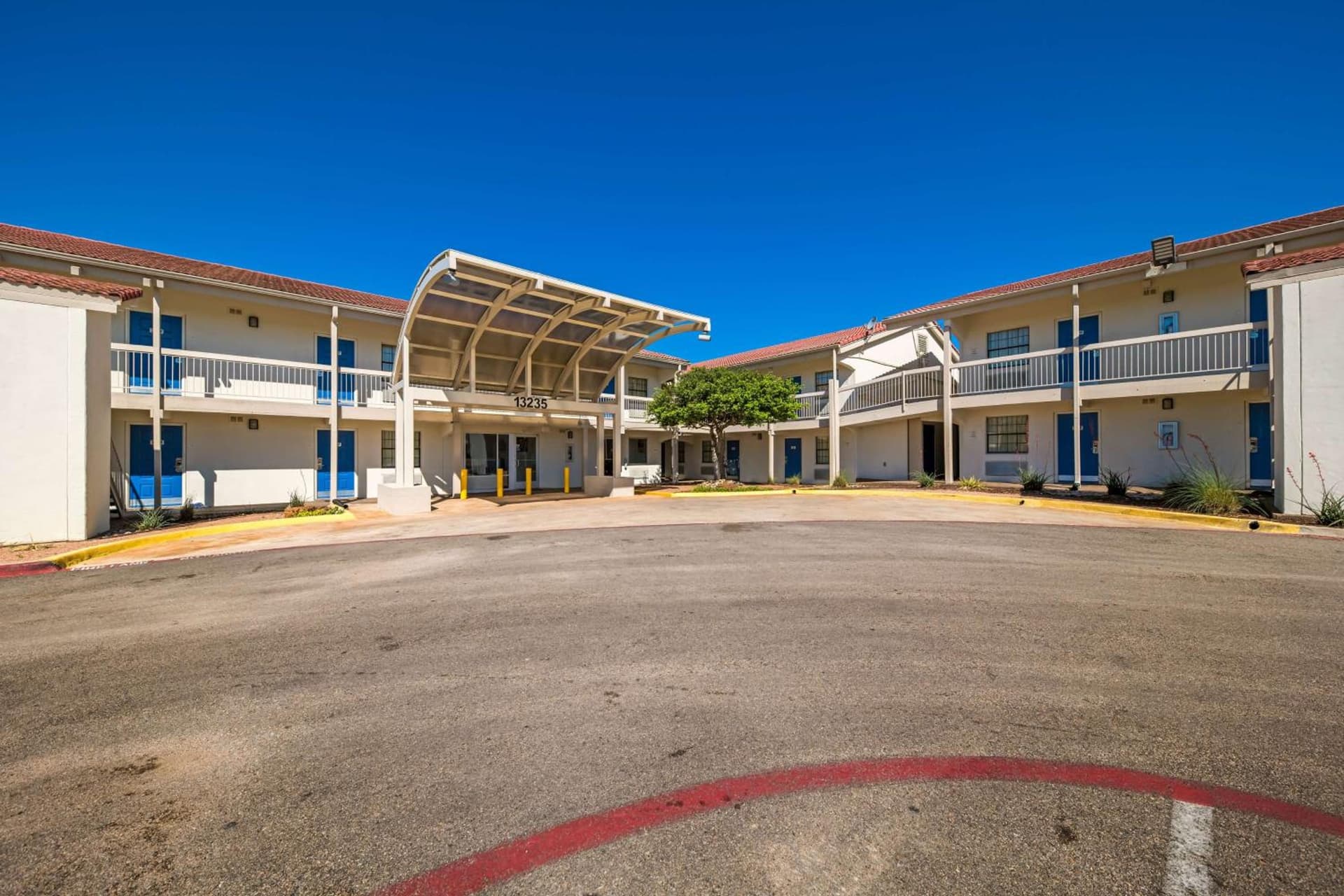 Motel 6-Dallas, TX - Farmers Branch property views in Farmers Branch, TX — gallery photo 3