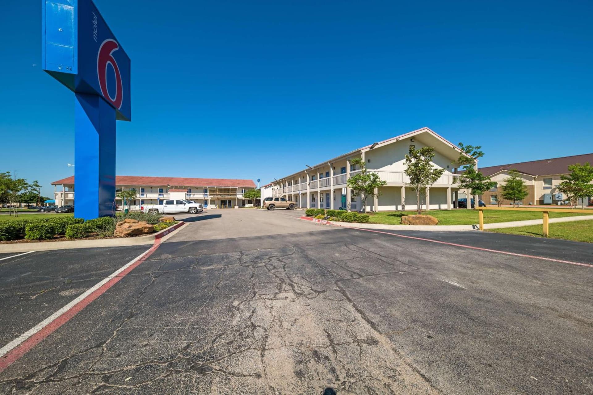 Motel 6-Dallas, TX - Farmers Branch — hotel in Farmers Branch, Texas