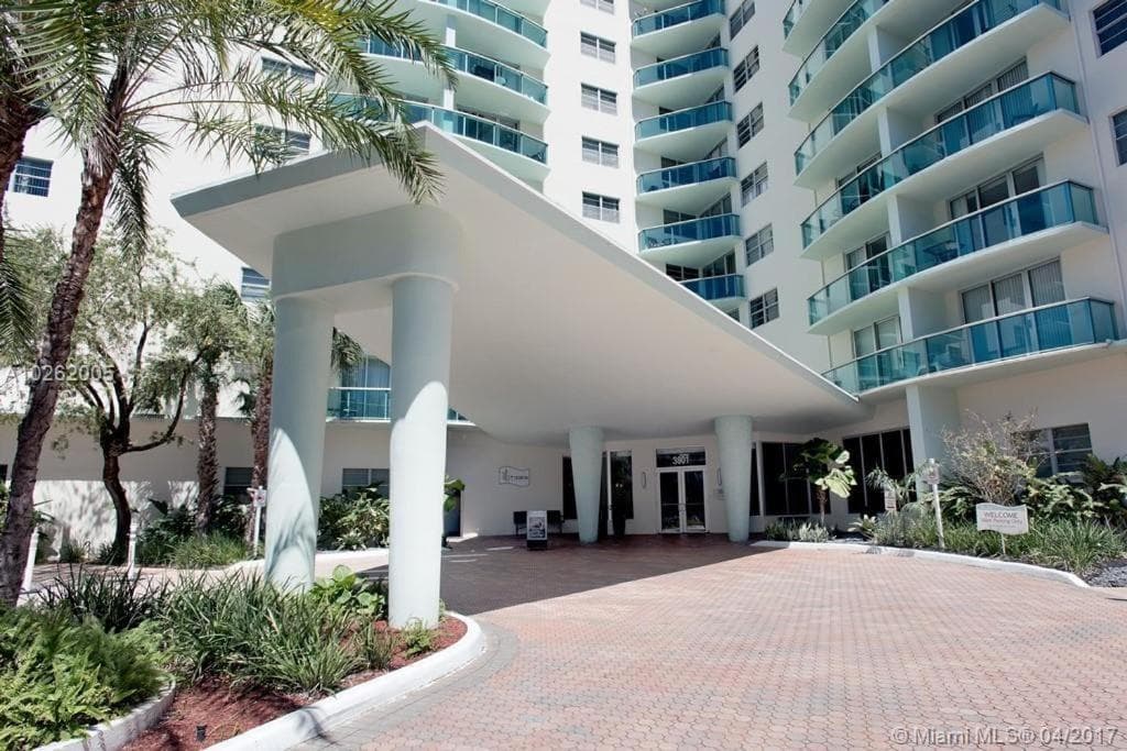 Tides Apt on Hollywood Beach featured exterior or lobby in Hollywood, FL — similar hotel