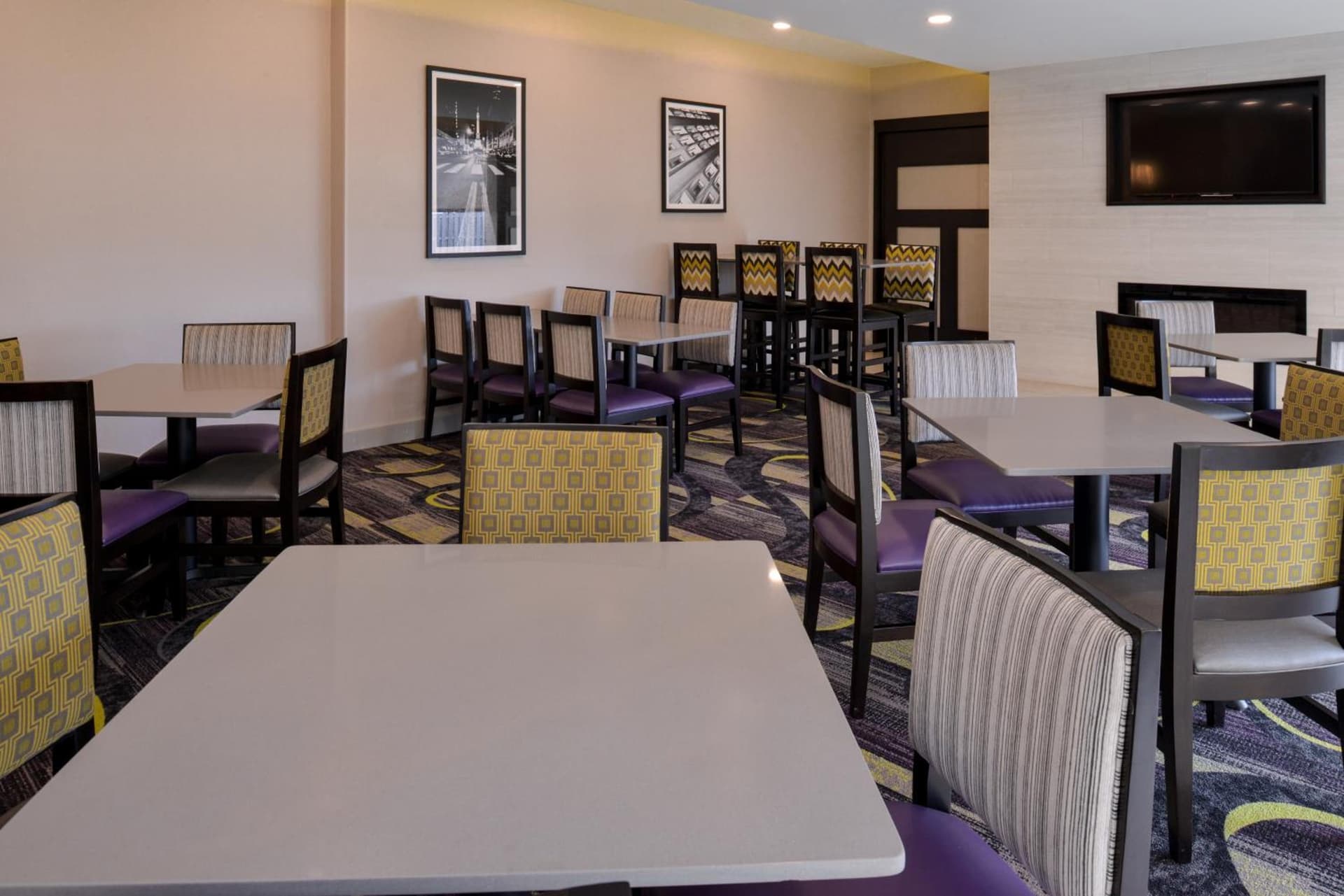 La Quinta by Wyndham Indianapolis South gallery photo in Indianapolis, IN — image 63