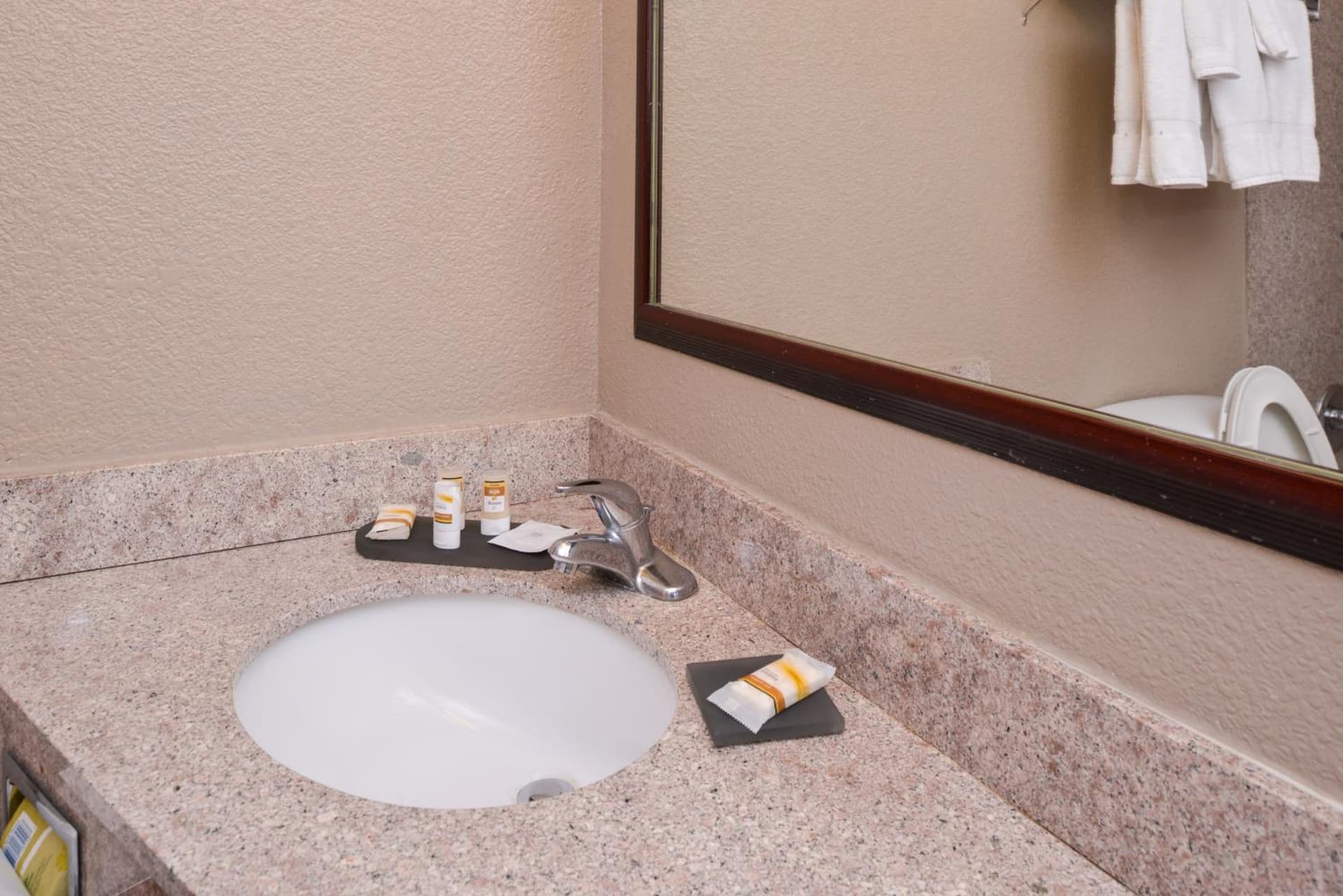 La Quinta by Wyndham Indianapolis South gallery photo in Indianapolis, IN — image 74
