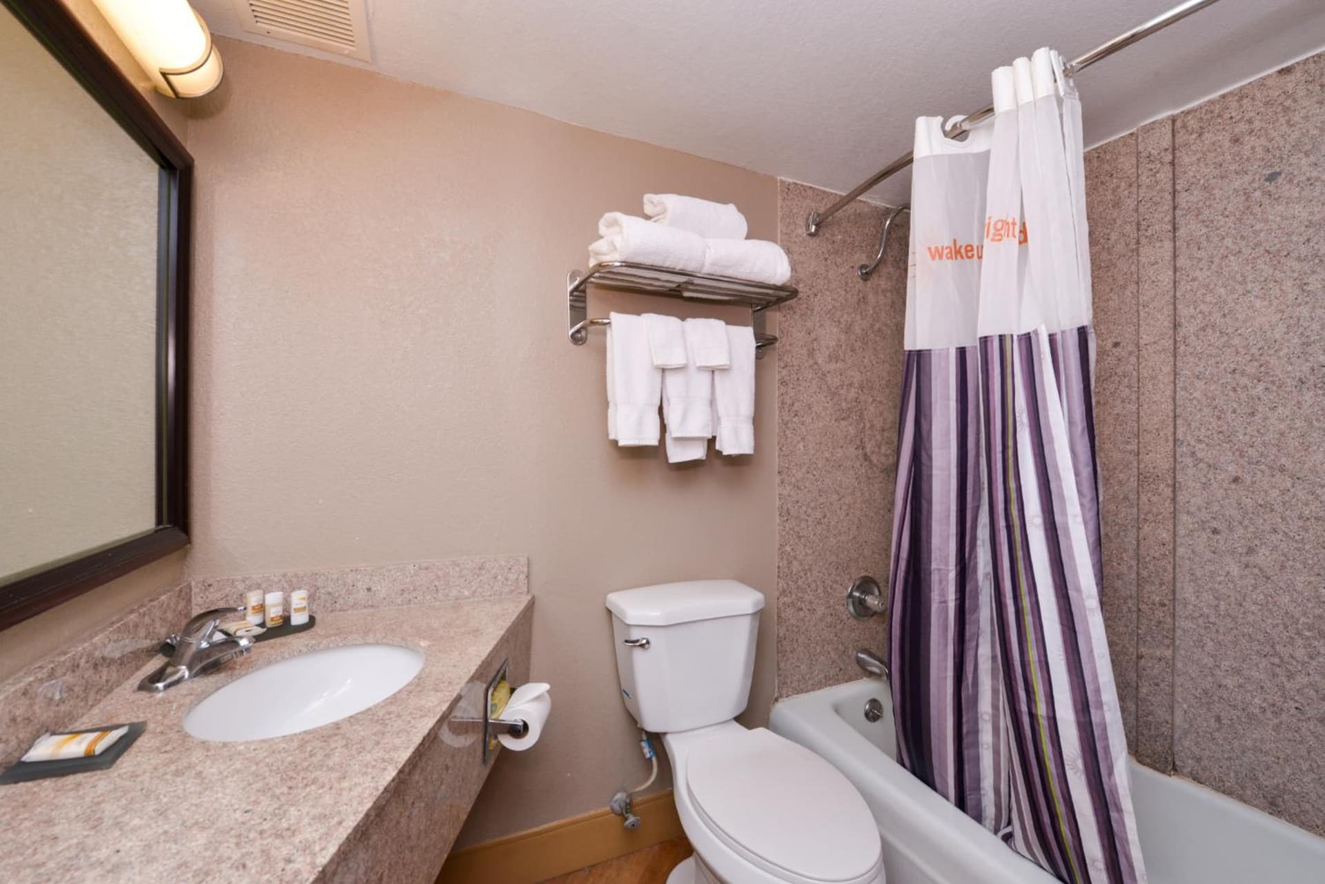 La Quinta by Wyndham Indianapolis South gallery photo in Indianapolis, IN — image 53