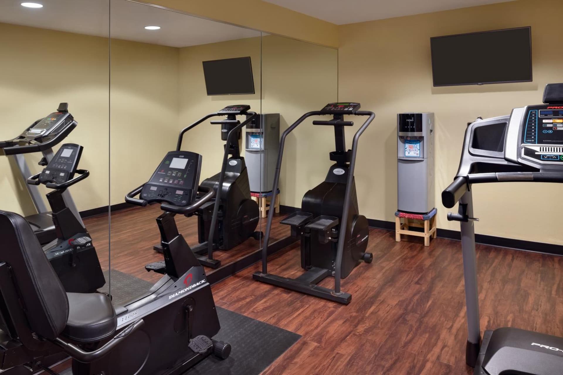 Hawthorn Extended Stay by Wyndham Milwaukee Airport gallery photo in Milwaukee, WI — image 4