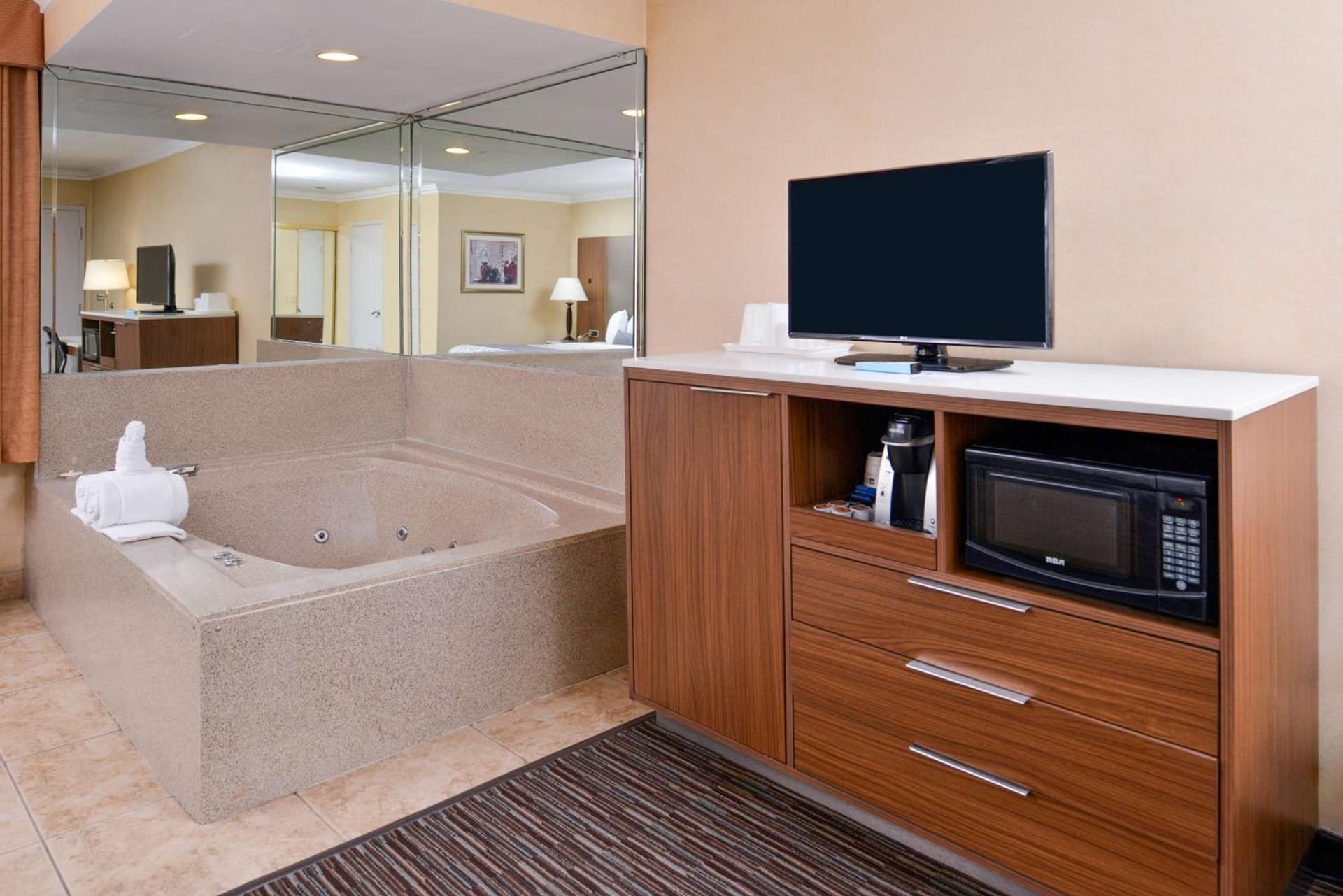 Best Western Airpark Hotel - LAX Airport LA Stadium gallery photo in Inglewood, CA — image 5