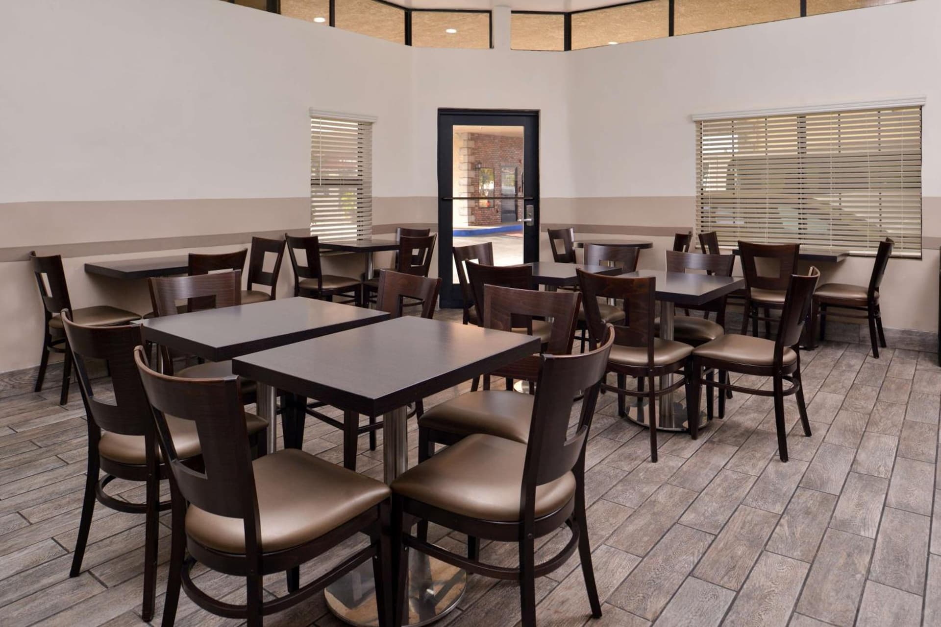 Best Western Airpark Hotel - LAX Airport LA Stadium gallery photo in Inglewood, CA — image 4