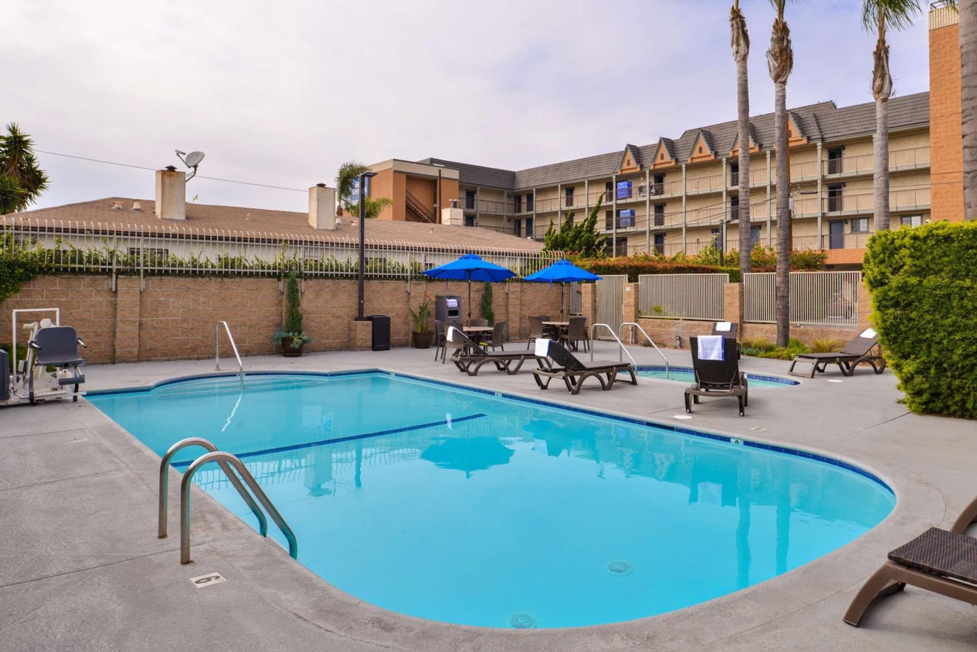 Best Western Airpark Hotel - LAX Airport LA Stadium gallery photo in Inglewood, CA — image 16