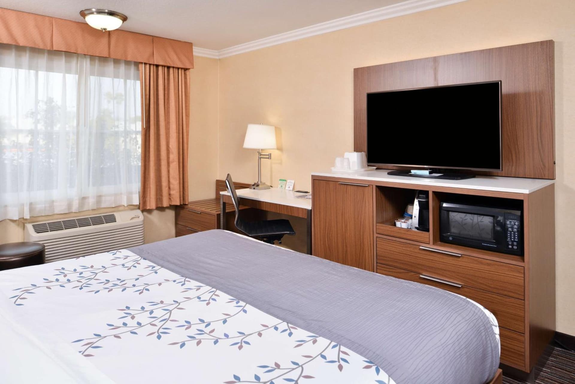 Best Western Airpark Hotel - LAX Airport LA Stadium gallery photo in Inglewood, CA — image 9