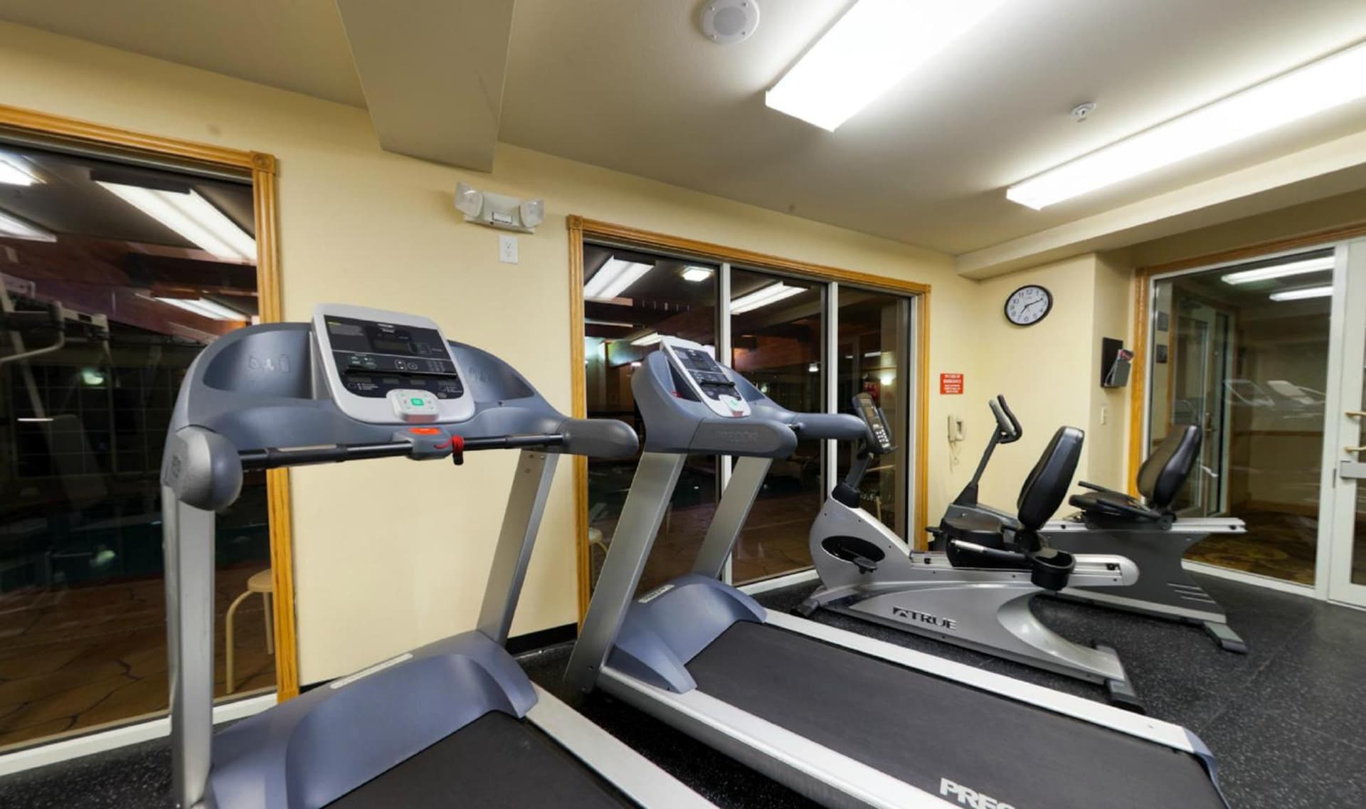 Country Inn & Suites by Radisson, Milwaukee Airport, WI gallery photo in Milwaukee, WI — image 36