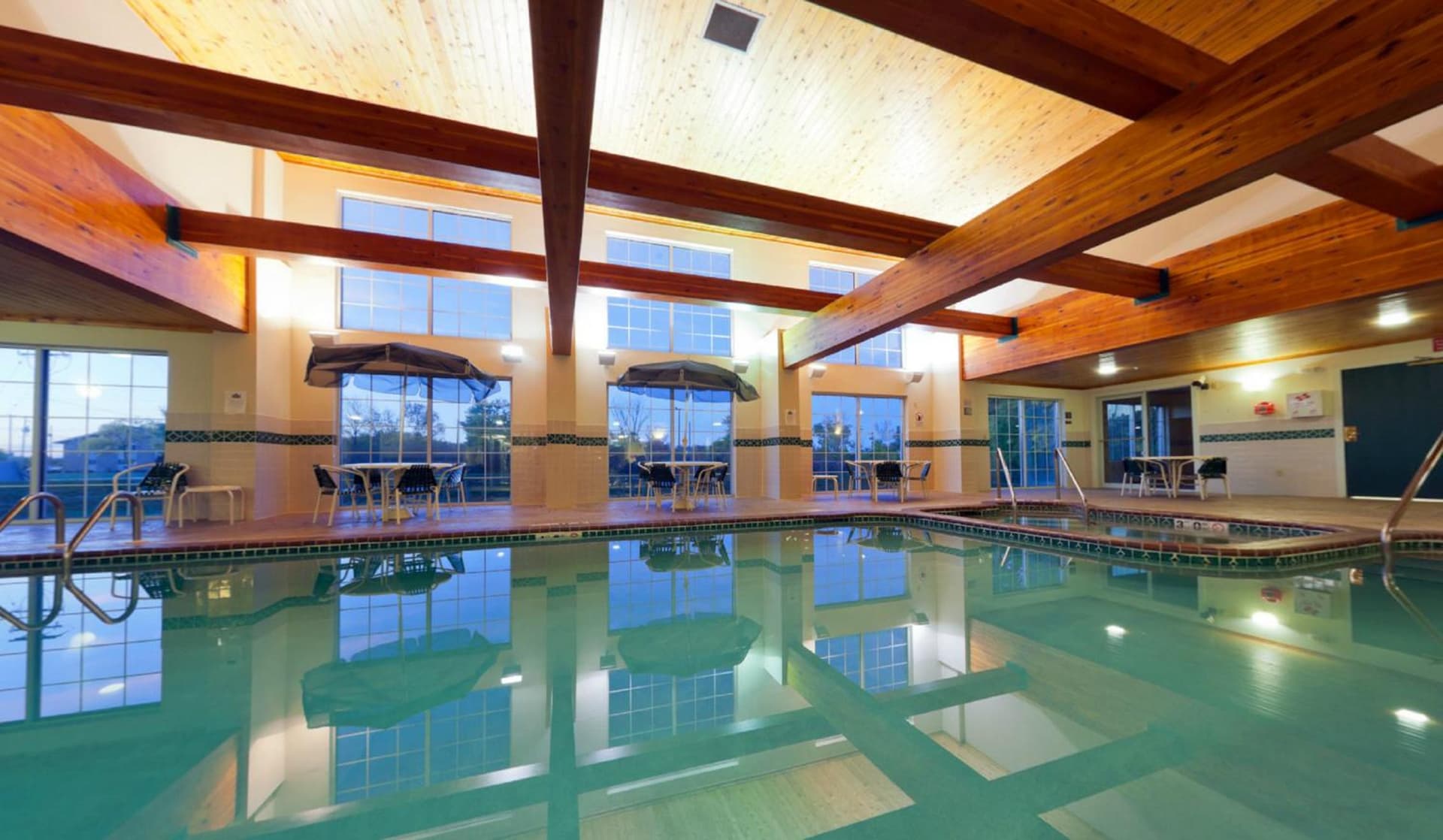 Country Inn & Suites by Radisson, Milwaukee Airport, WI gallery photo in Milwaukee, WI — image 5