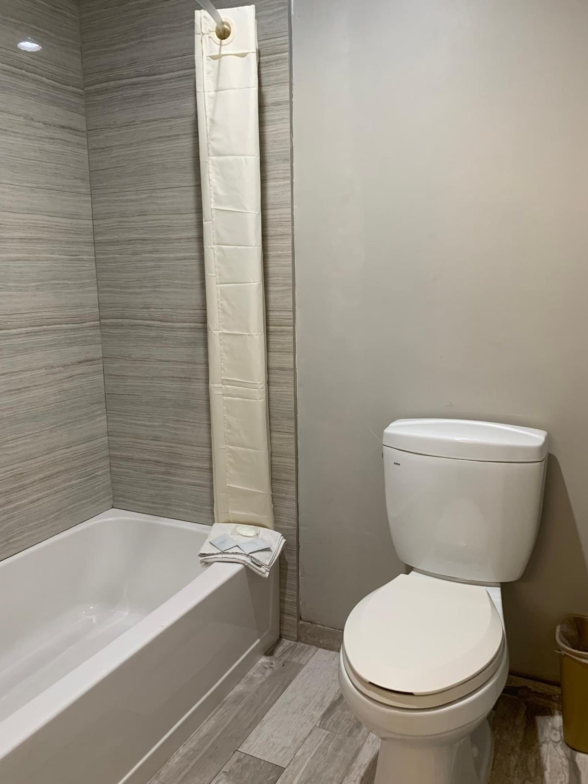 Buena Park Inn property views in Anaheim, CA — gallery photo 3