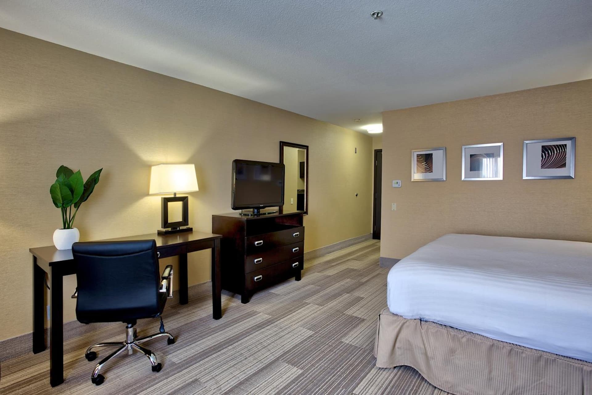 Hampton Inn by Hilton Costa Mesa Newport Beach interior in Costa Mesa, CA — gallery photo 2