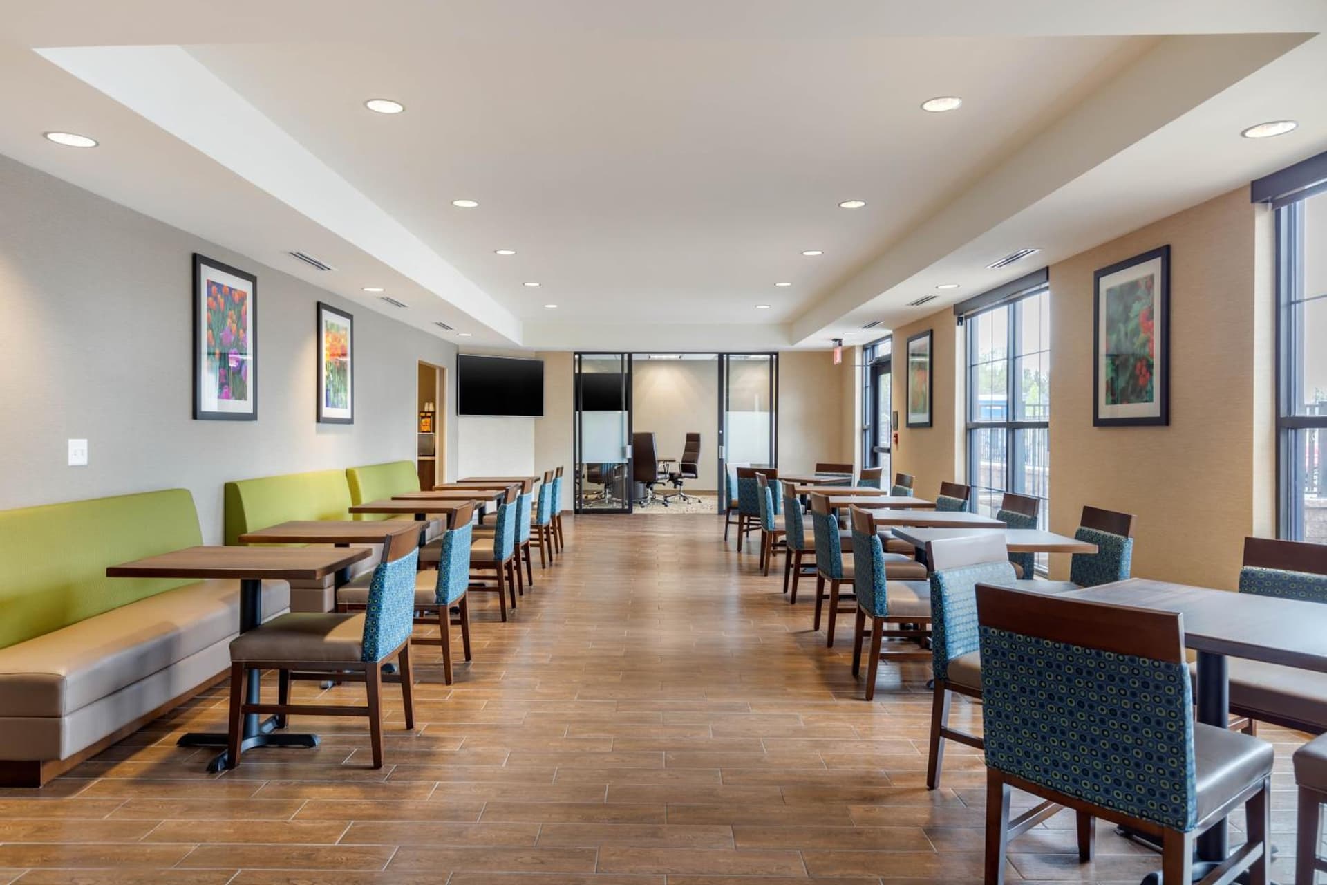 Comfort Inn & Suites Schenectady - Scotia gallery photo in Schenectady, NY — image 17