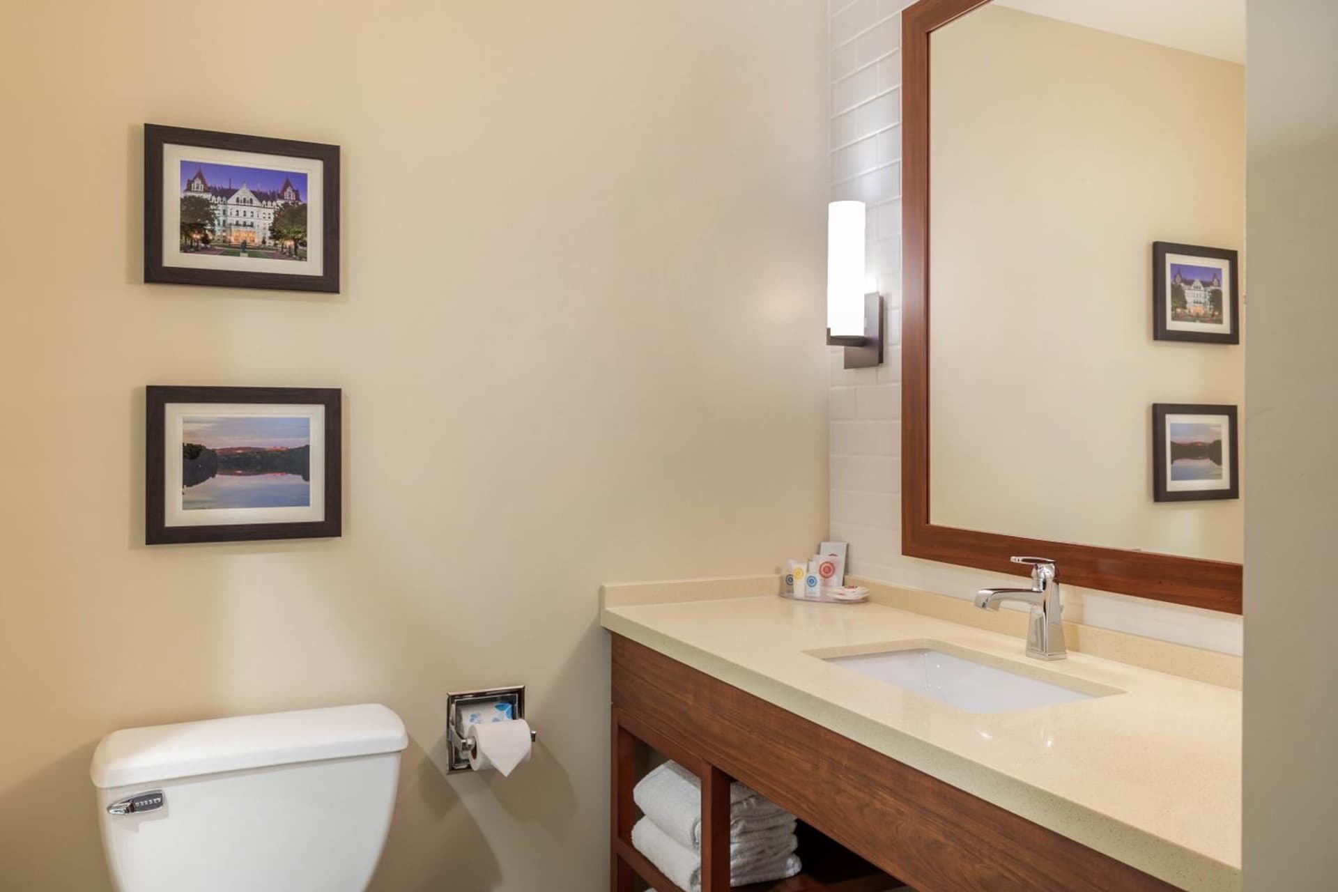 Comfort Inn & Suites Schenectady - Scotia gallery photo in Schenectady, NY — image 51