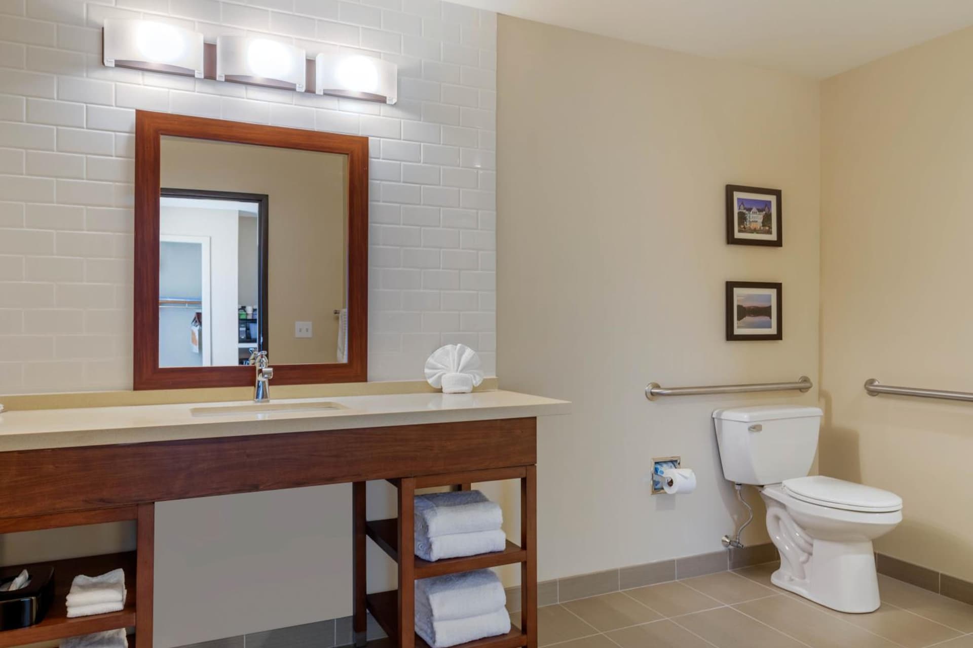 Comfort Inn & Suites Schenectady - Scotia gallery photo in Schenectady, NY — image 34