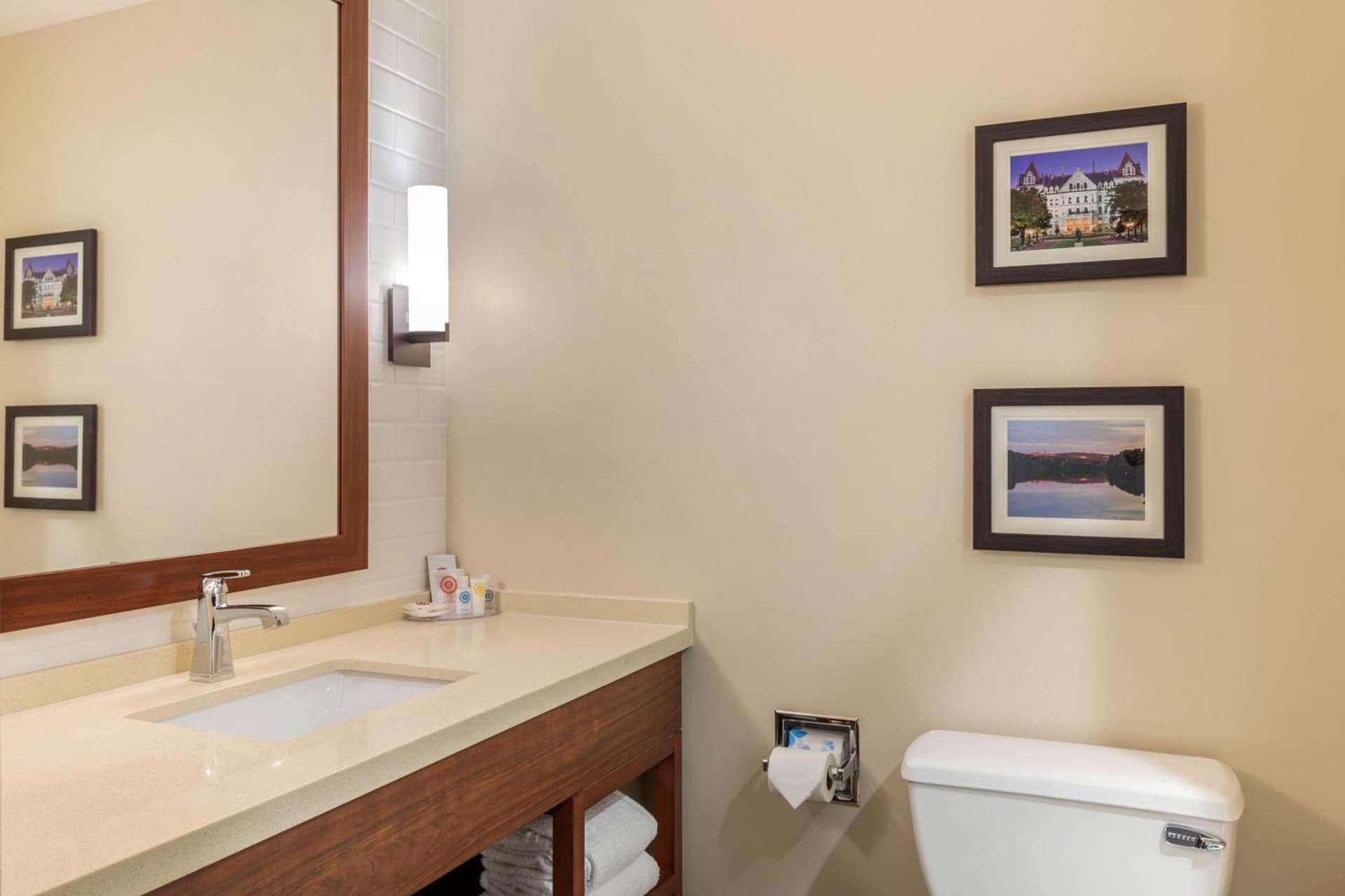 Comfort Inn & Suites Schenectady - Scotia gallery photo in Schenectady, NY — image 28