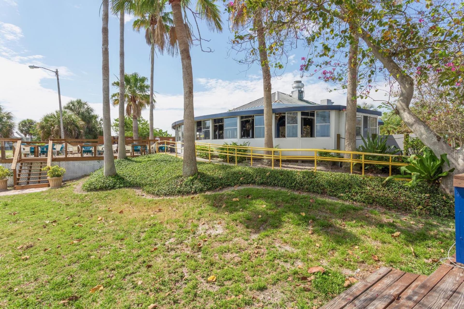 TAMPA BAY, BEACH step away, WIFI, FREE PARKING,POOLS, JACUZZI gallery photo in Ruskin, FL — image 105