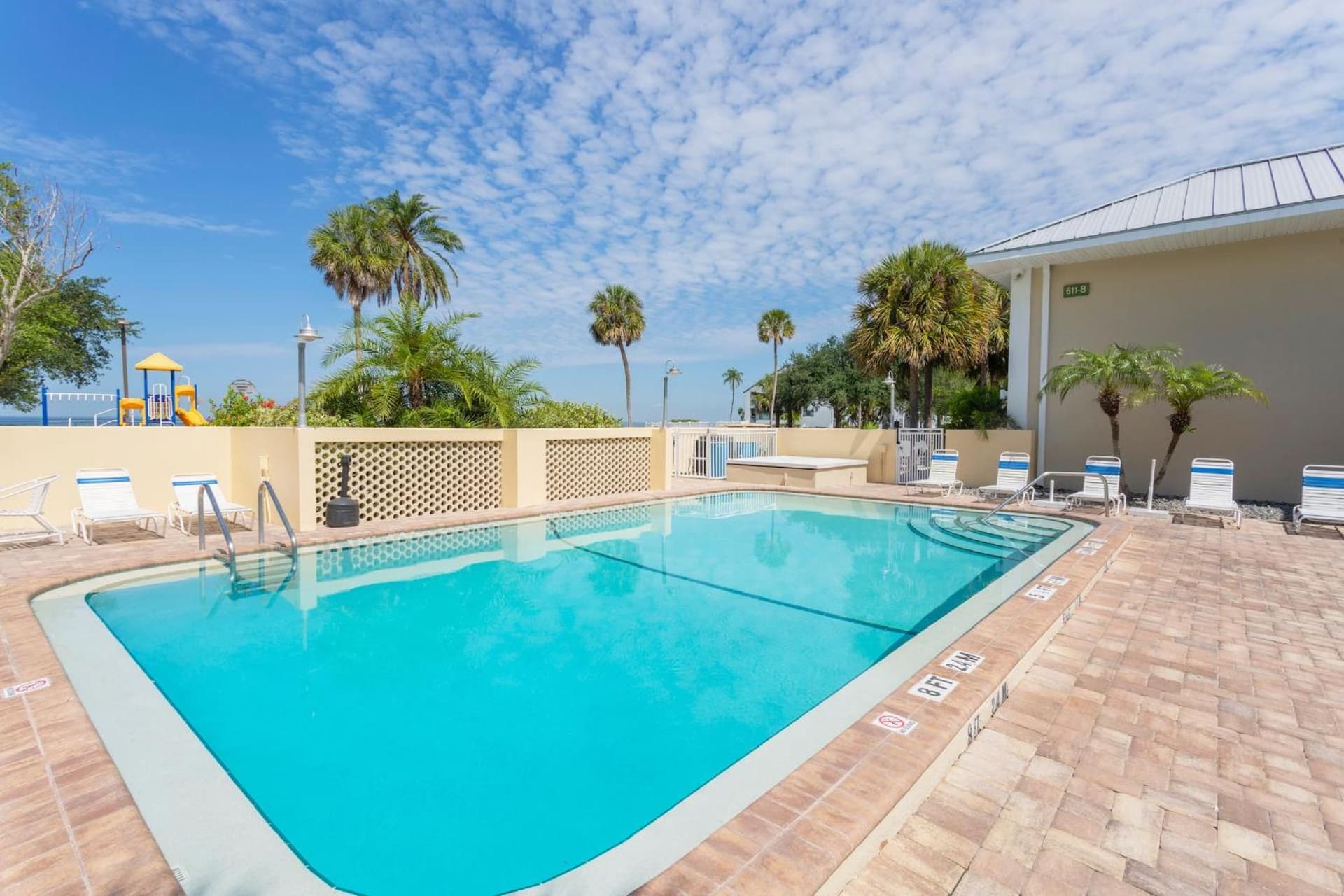 TAMPA BAY, BEACH step away, WIFI, FREE PARKING,POOLS, JACUZZI gallery photo in Ruskin, FL — image 67