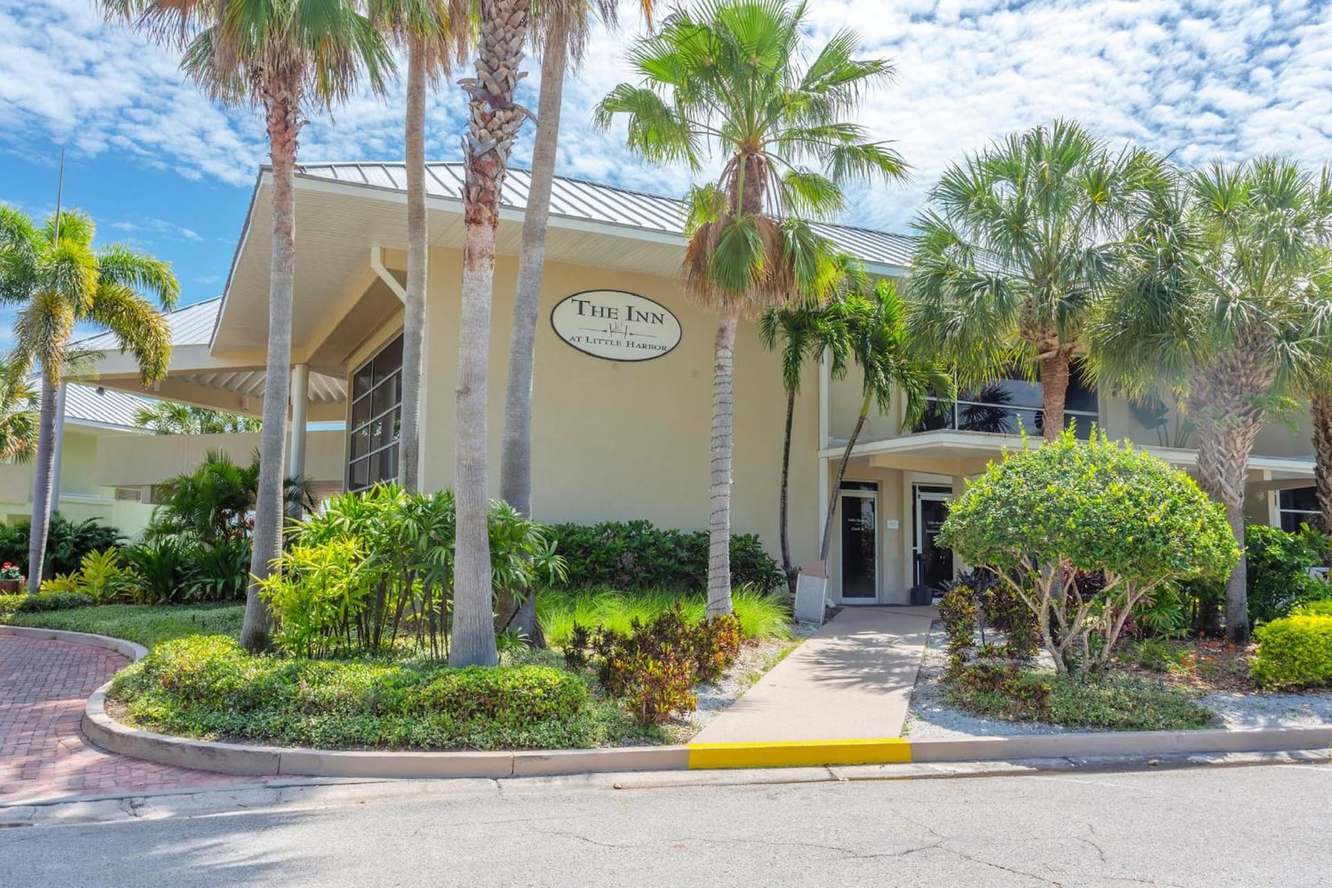 TAMPA BAY, BEACH step away, WIFI, FREE PARKING,POOLS, JACUZZI gallery photo in Ruskin, FL — image 4
