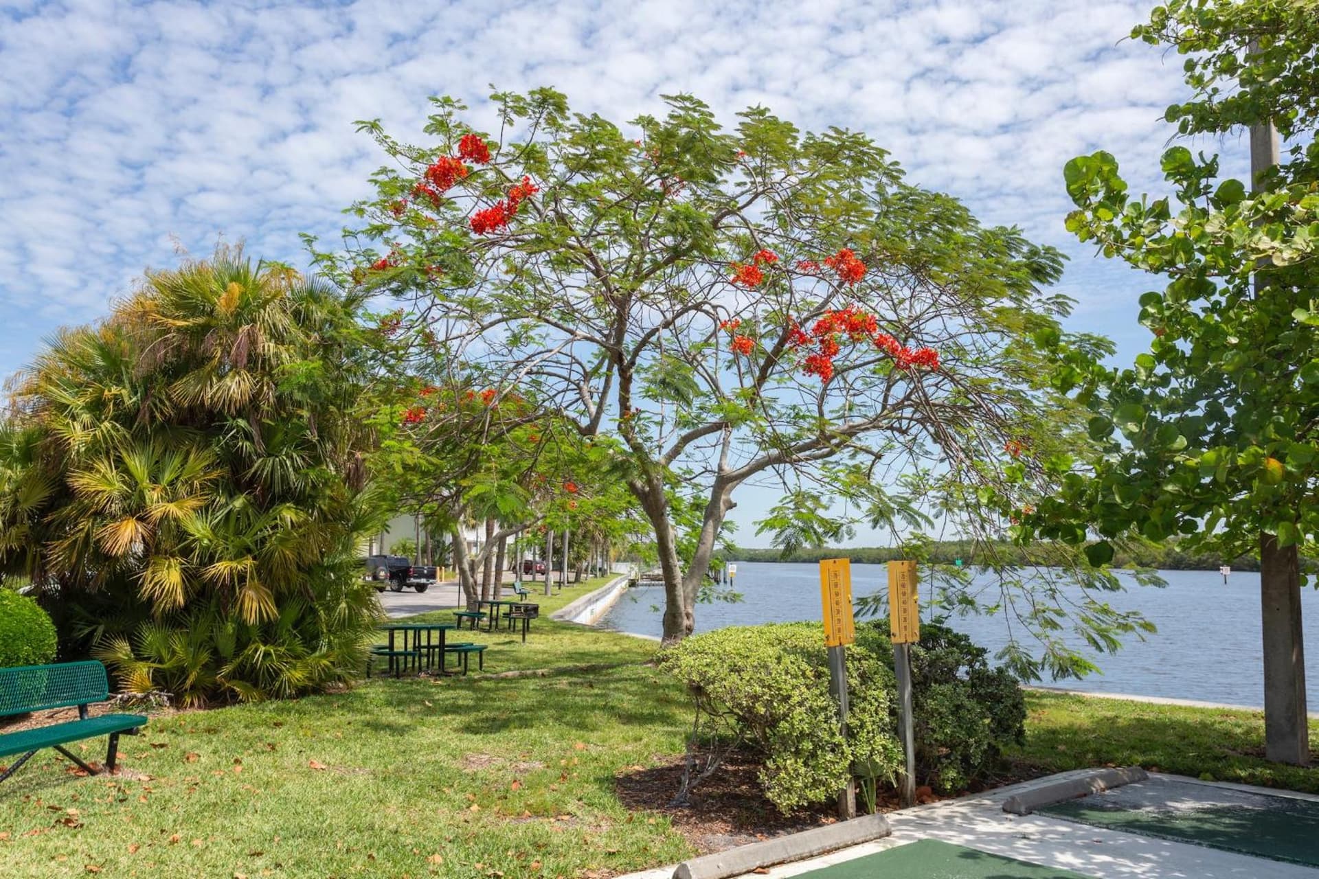 TAMPA BAY, BEACH step away, WIFI, FREE PARKING,POOLS, JACUZZI gallery photo in Ruskin, FL — image 30
