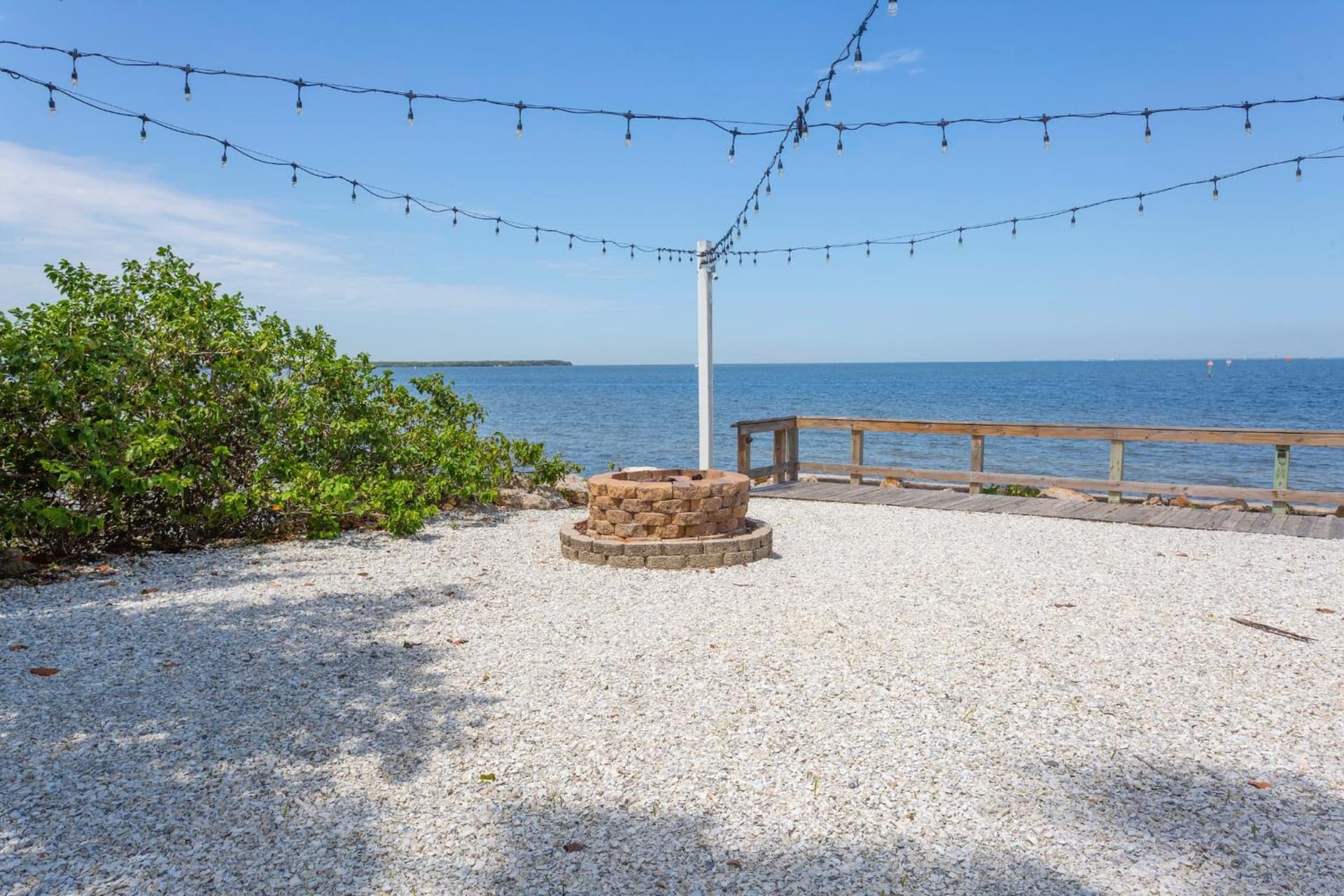 TAMPA BAY, BEACH step away, WIFI, FREE PARKING,POOLS, JACUZZI gallery photo in Ruskin, FL — image 23