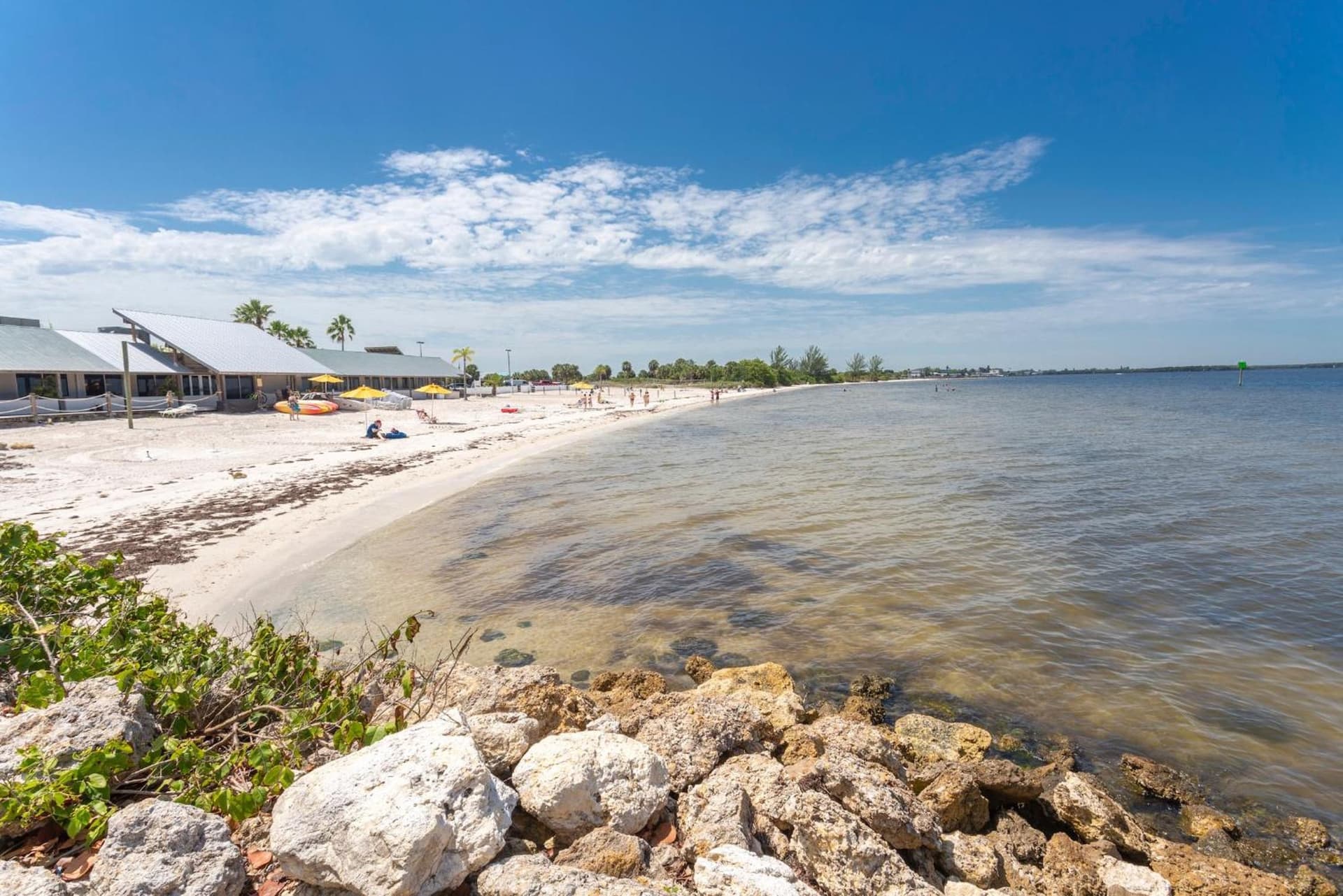 TAMPA BAY, BEACH step away, WIFI, FREE PARKING,POOLS, JACUZZI gallery photo in Ruskin, FL — image 16