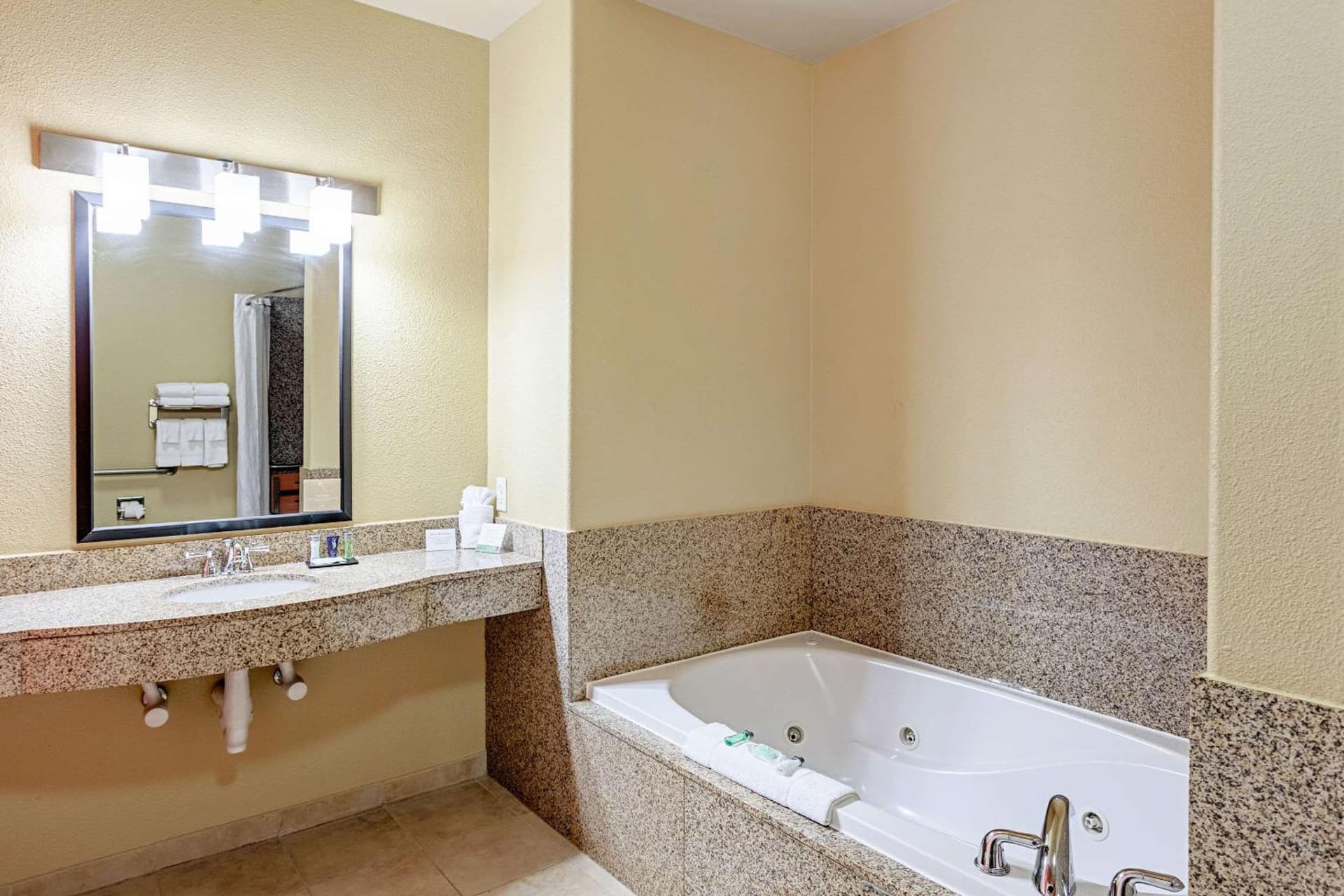 Sleep Inn & Suites Tyler South gallery photo in Tyler, TX — image 8